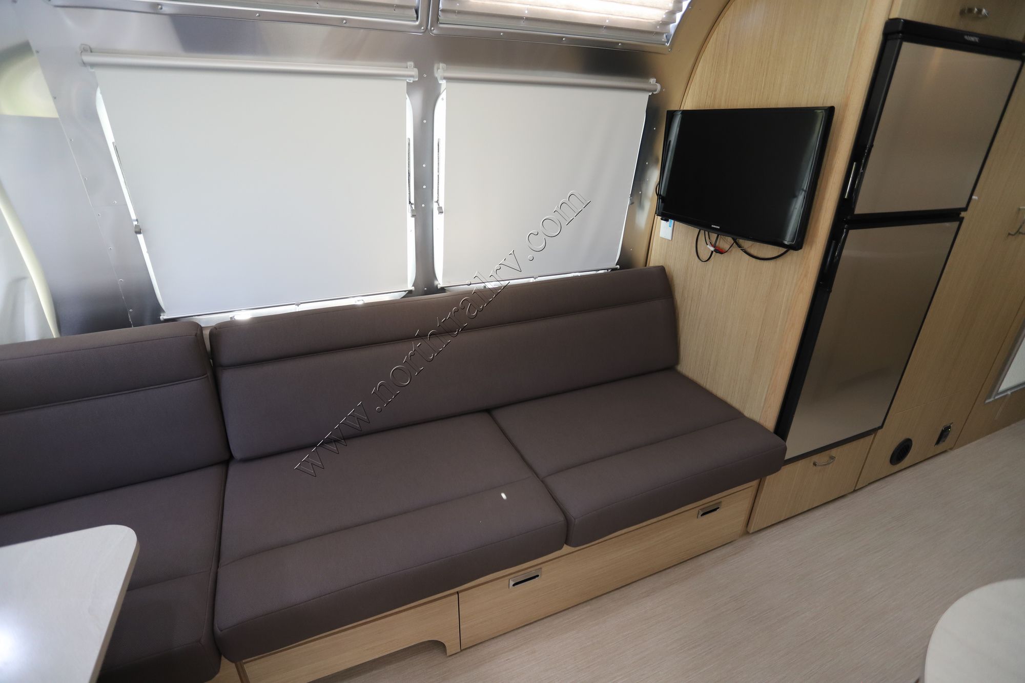 Used 2018 Airstream Flying Cloud 27FB TWIN Travel Trailer  For Sale