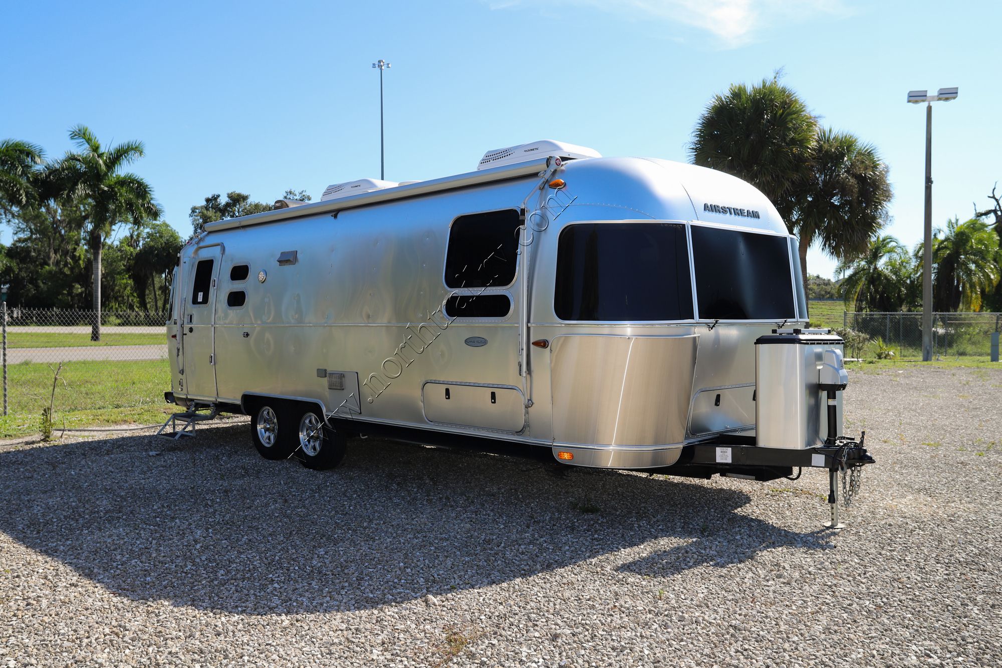 Used 2018 Airstream Flying Cloud 27FB TWIN Travel Trailer  For Sale