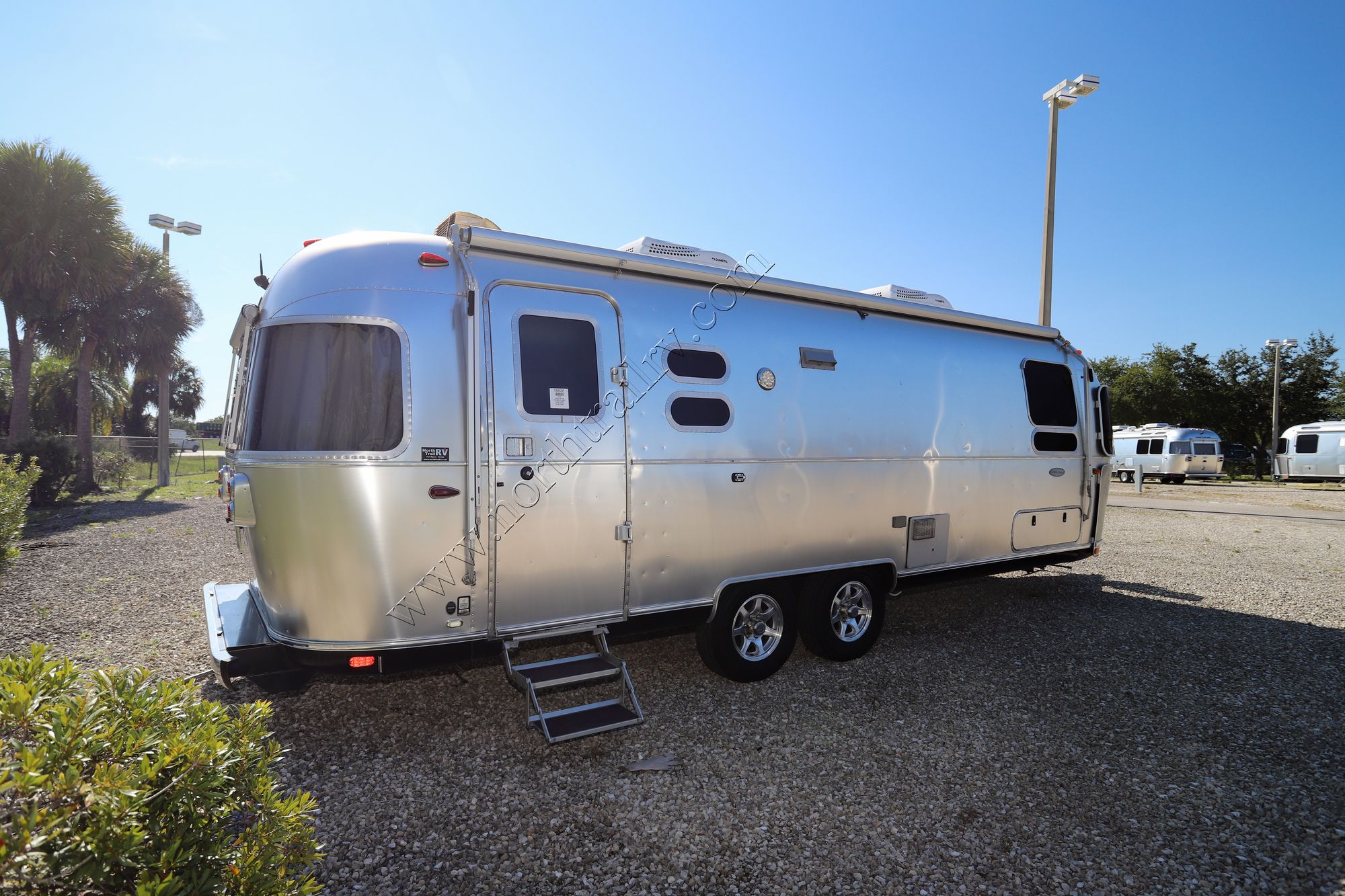 Used 2018 Airstream Flying Cloud 27FB TWIN Travel Trailer  For Sale