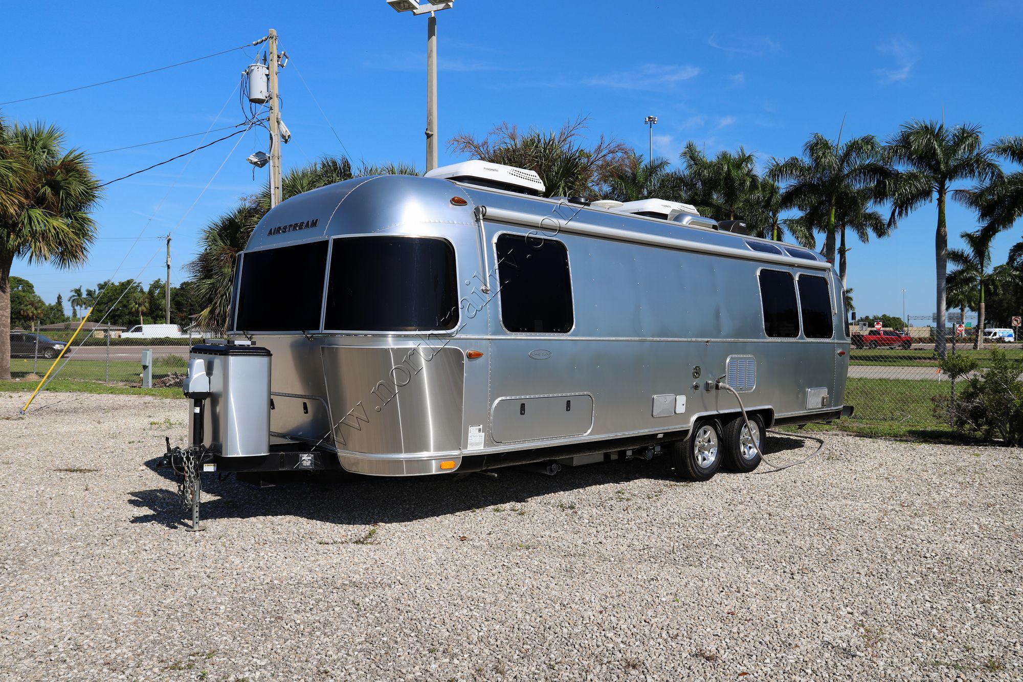 Used 2018 Airstream Flying Cloud 27FB TWIN Travel Trailer  For Sale