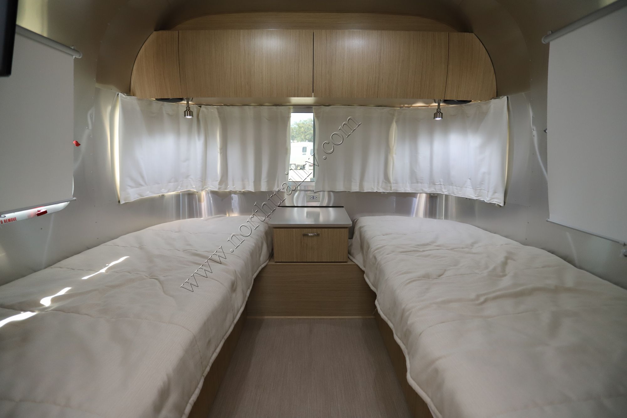 Used 2018 Airstream Flying Cloud 27FB TWIN Travel Trailer  For Sale