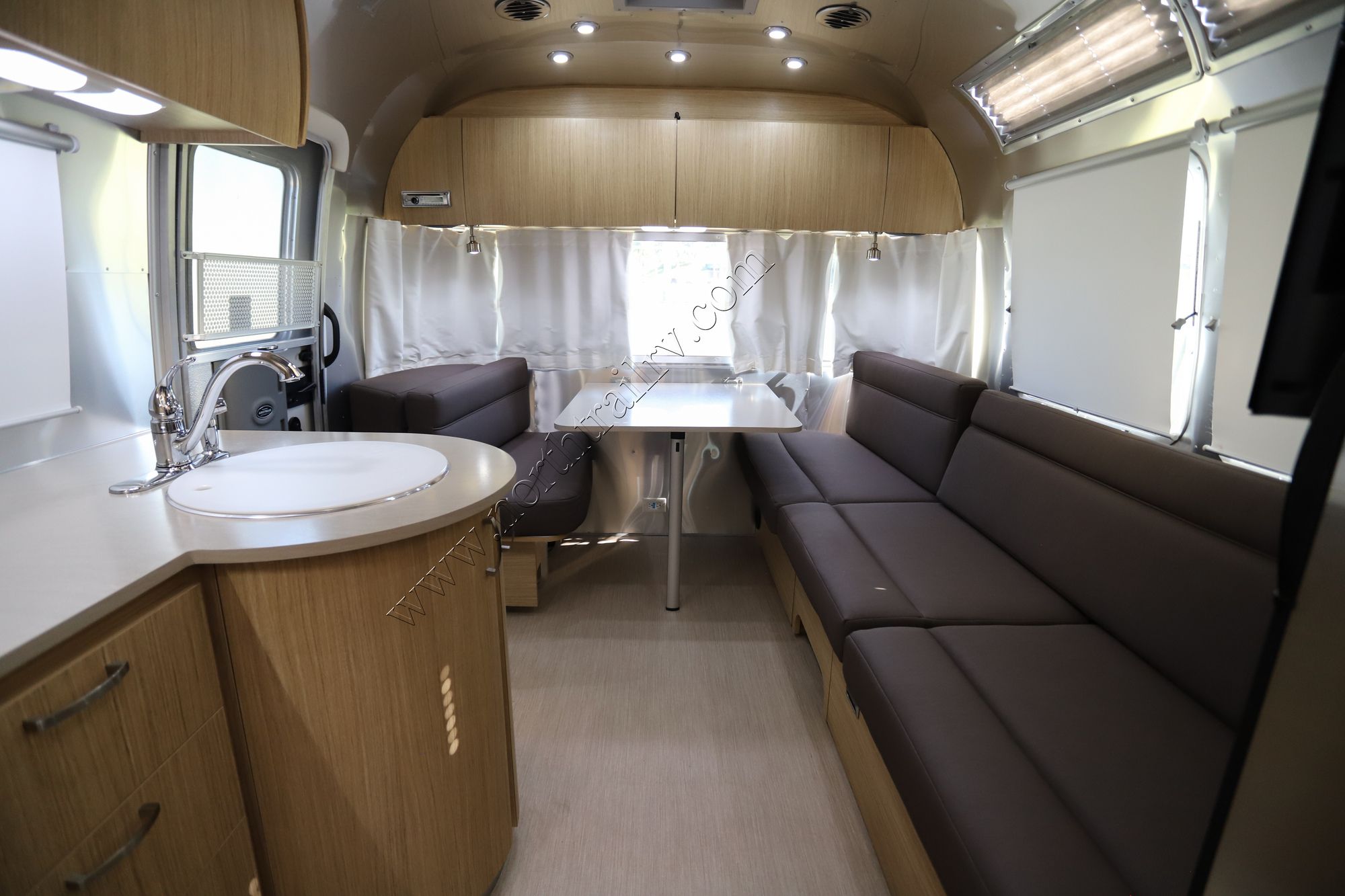 Used 2018 Airstream Flying Cloud 27FB TWIN Travel Trailer  For Sale