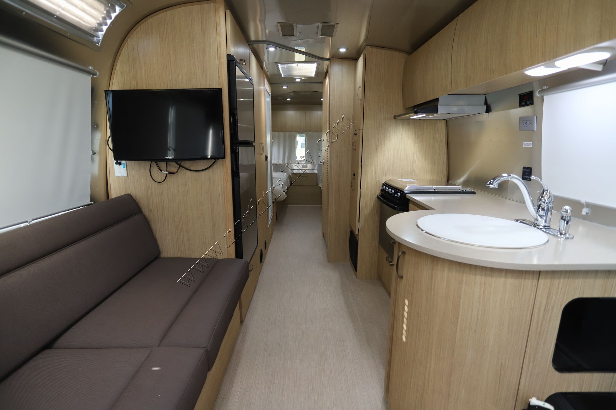 Used 2018 Airstream Flying Cloud 27FB TWIN Travel Trailer  For Sale