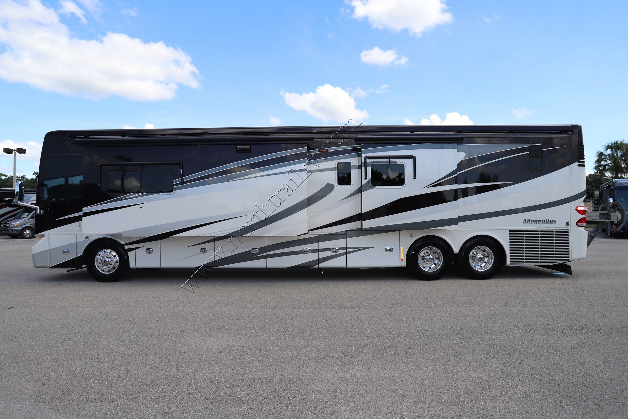 Used 2014 Tiffin Motor Homes Allegro Bus 45LP Class A  For Sale