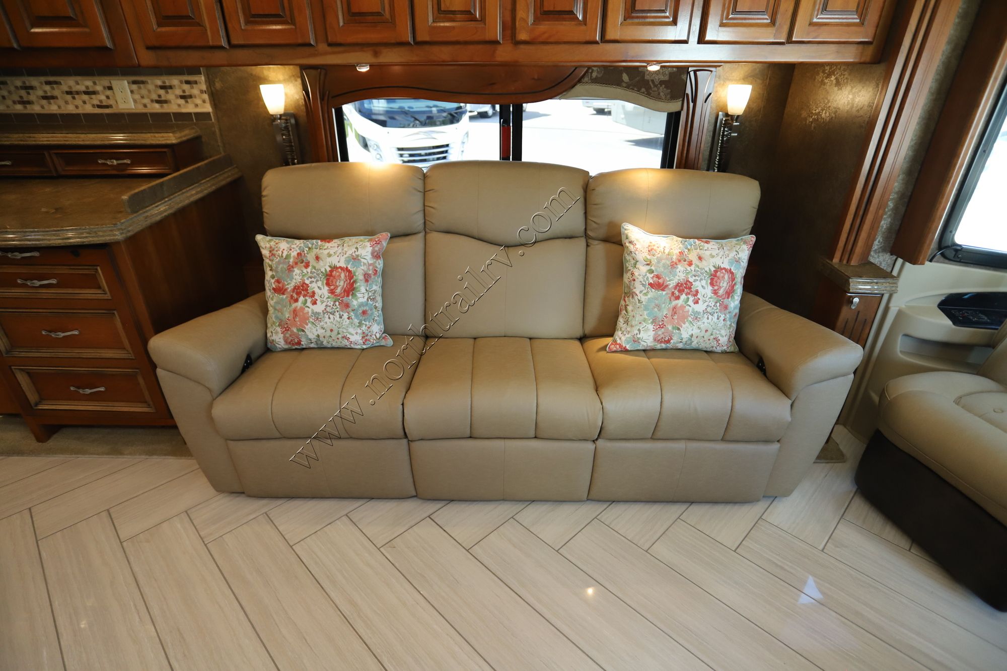 Used 2014 Tiffin Motor Homes Allegro Bus 45LP Class A  For Sale