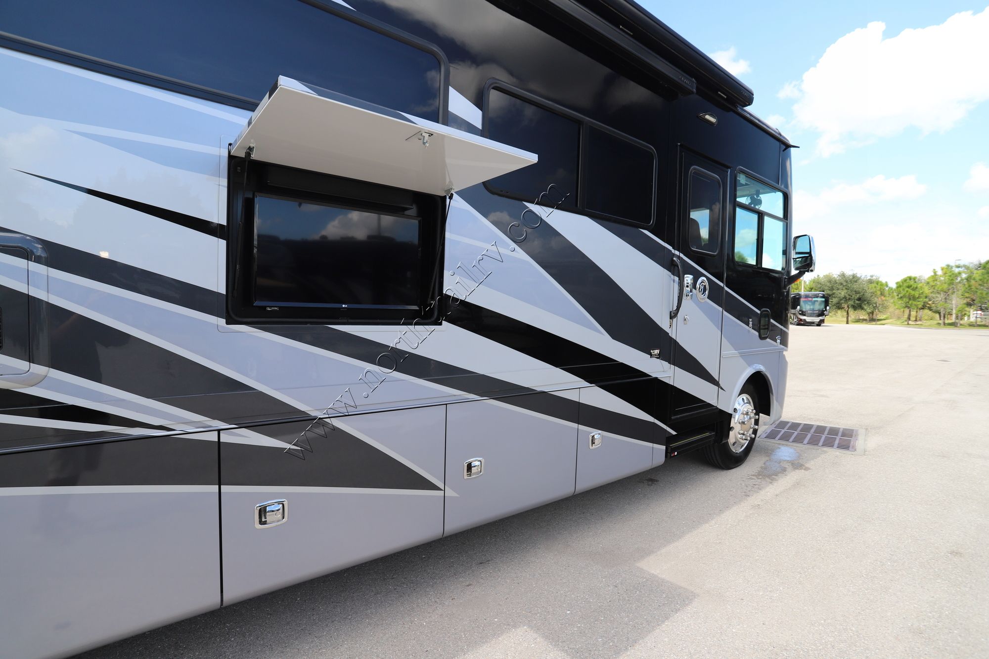 New 2022 Tiffin Motor Homes Allegro 34PA Class A  For Sale