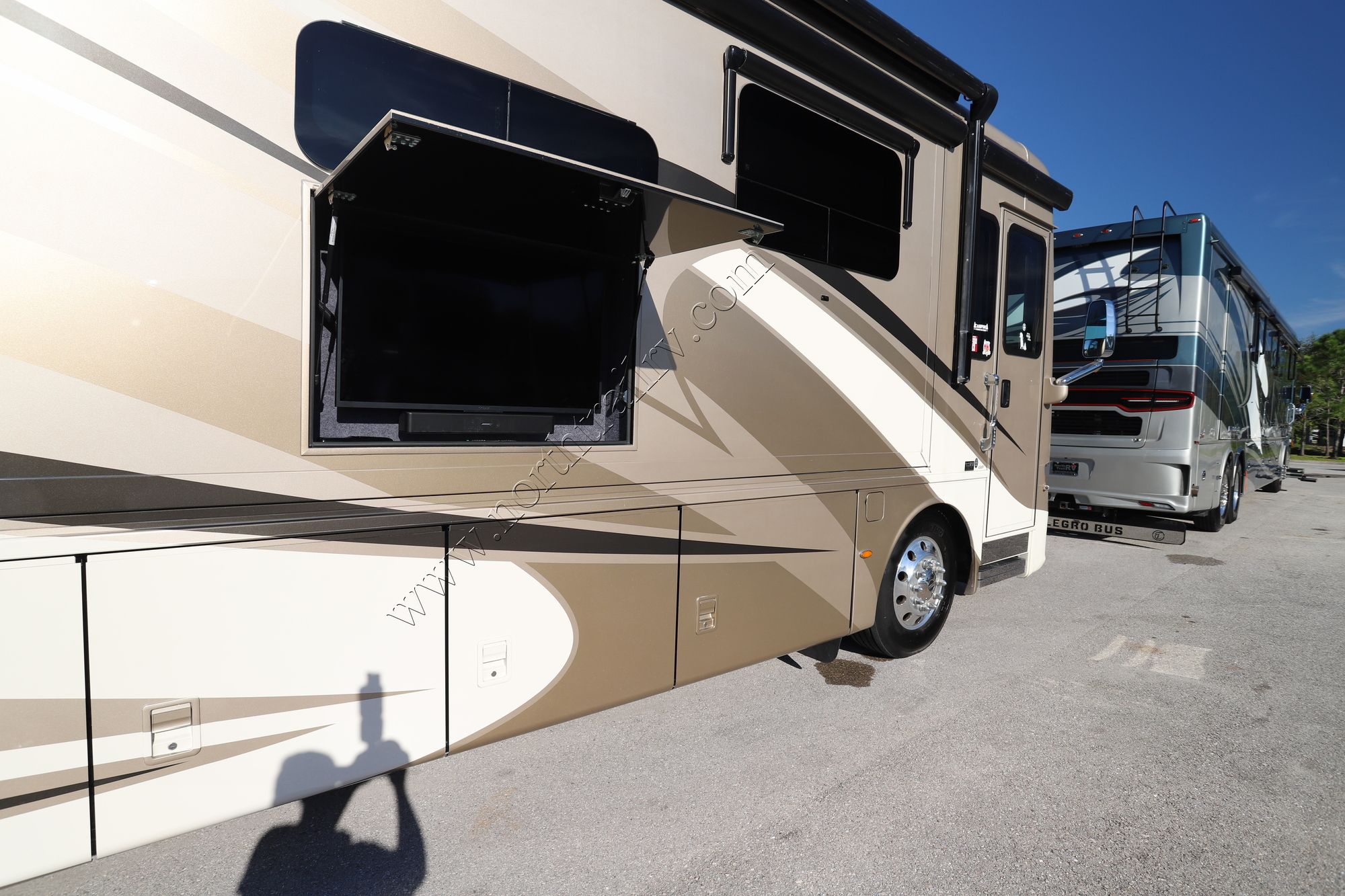 Used 2019 Newmar Ventana 4369 Class A  For Sale