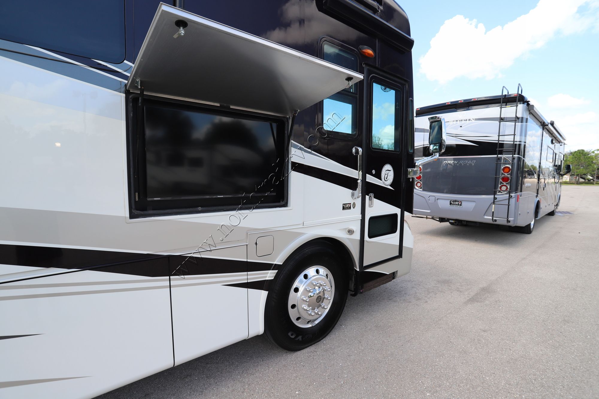 Used 2014 Tiffin Motor Homes Allegro Bus 45LP Class A  For Sale