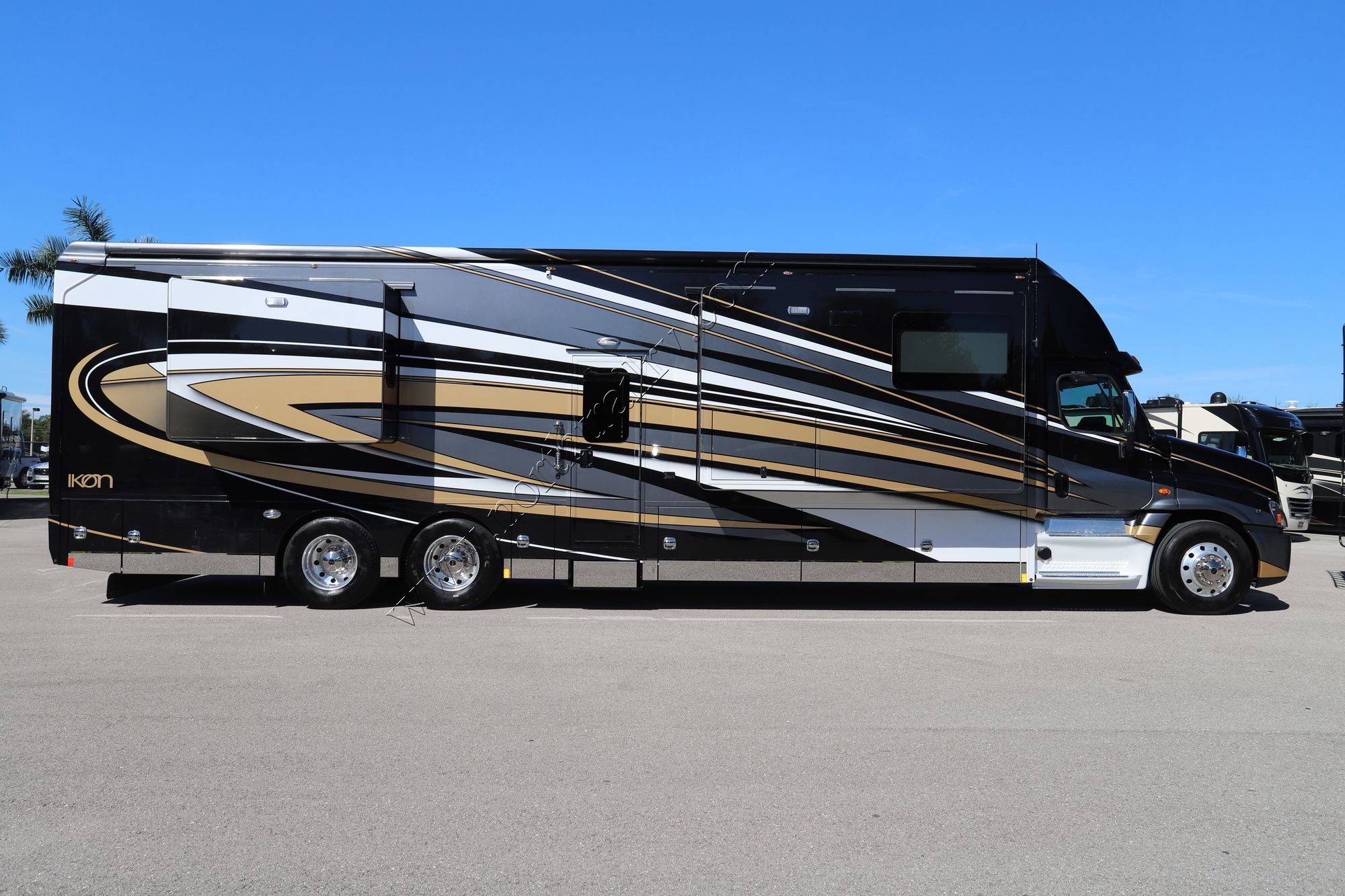 Used 2020 Renegade Rv Ikon 4534RX Super C  For Sale