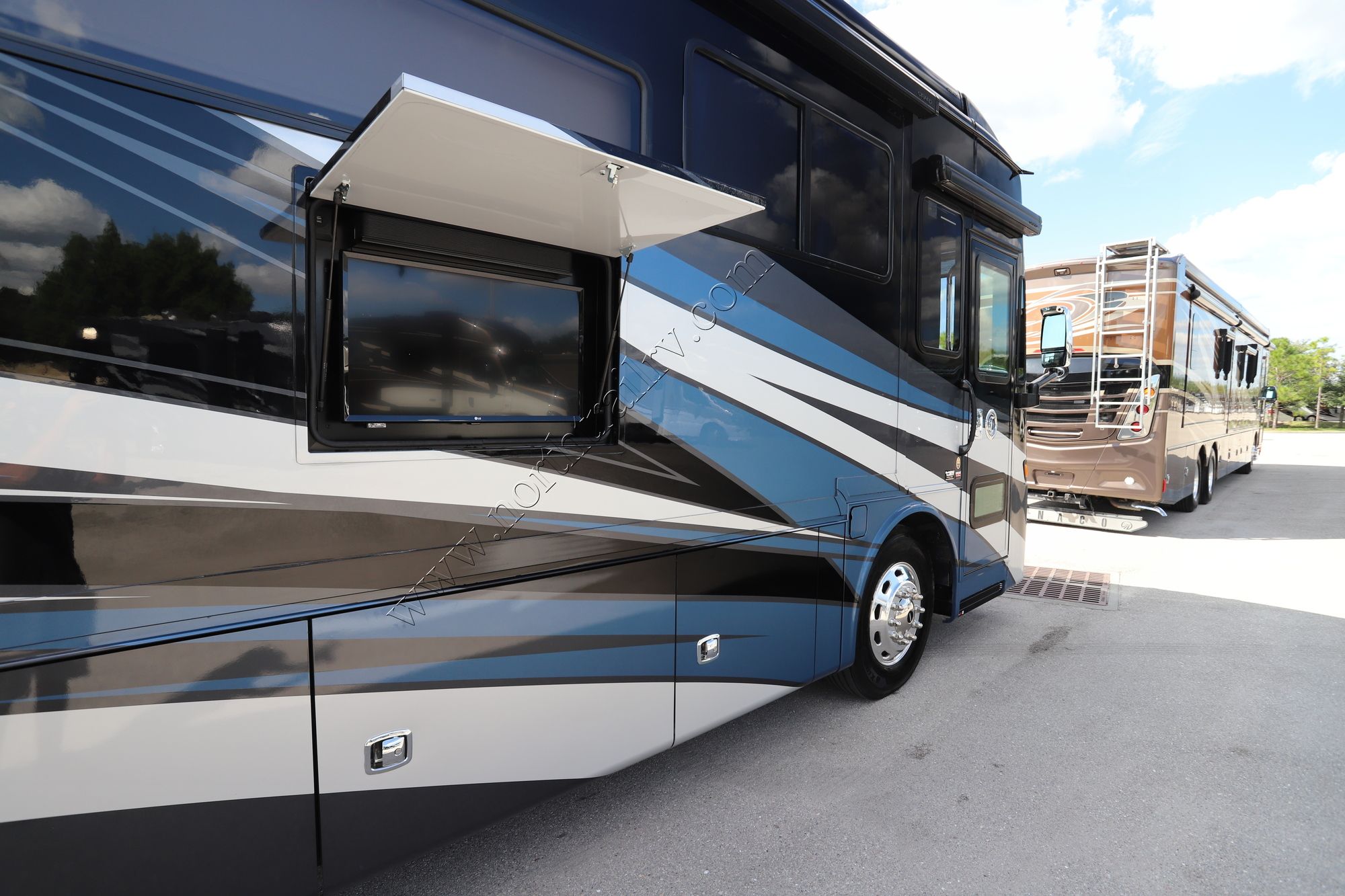 New 2022 Tiffin Motor Homes Allegro Red 37BA Class A  For Sale