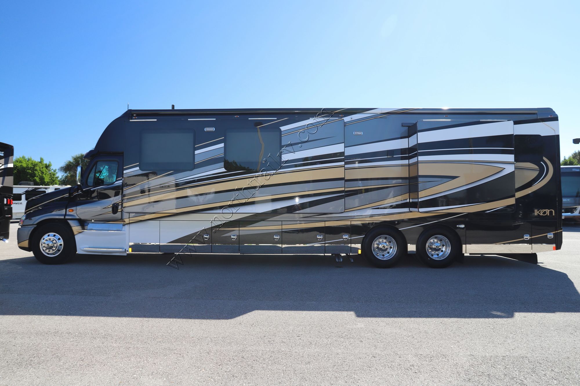 Used 2020 Renegade Rv Ikon 4534RX Super C  For Sale