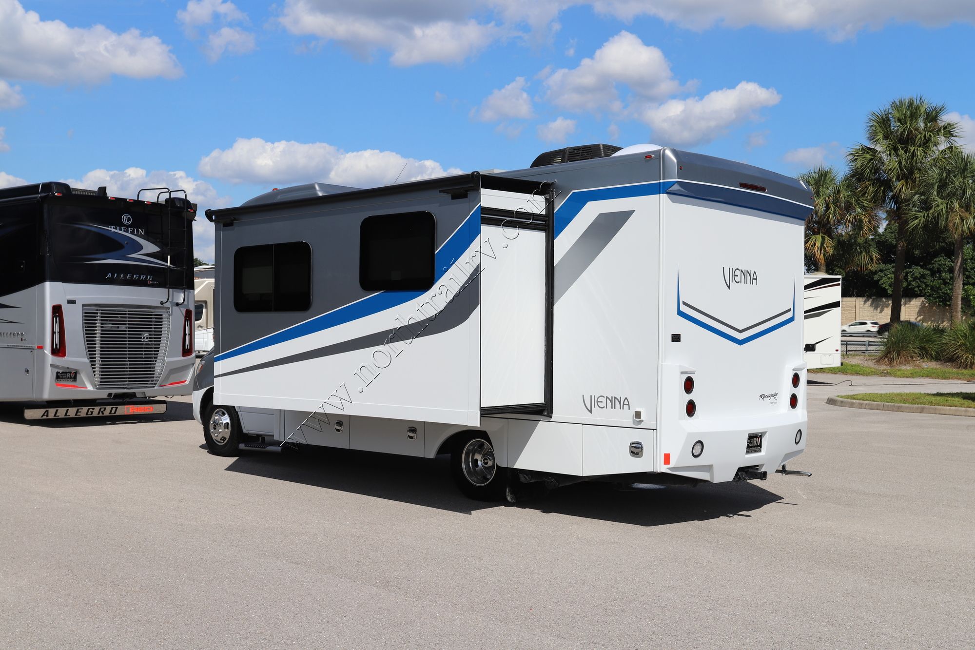 Used 2021 Renegade Rv Vienna 25VRMC Class C  For Sale