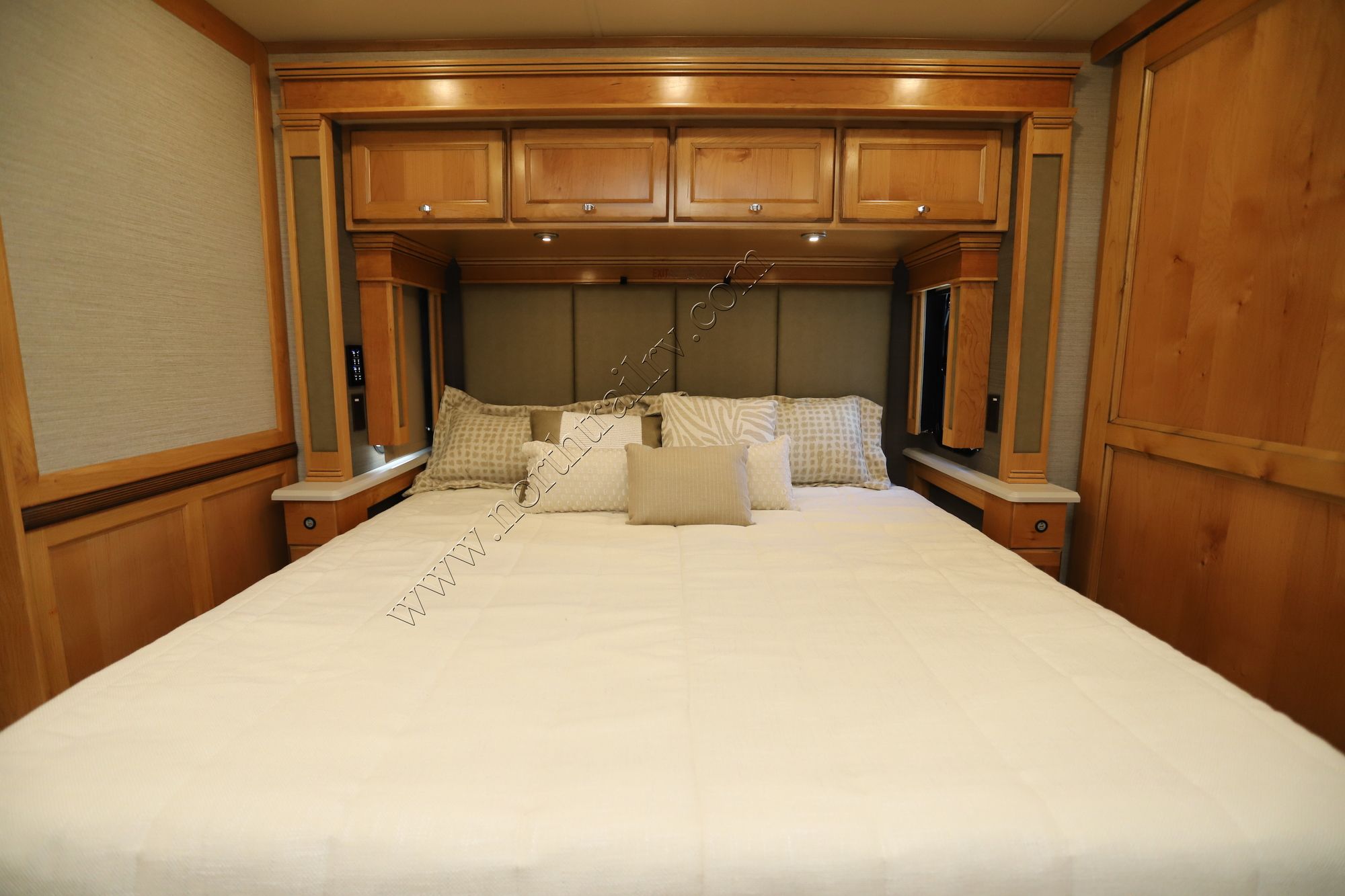 New 2022 Tiffin Motor Homes Allegro Red 37BA Class A  For Sale