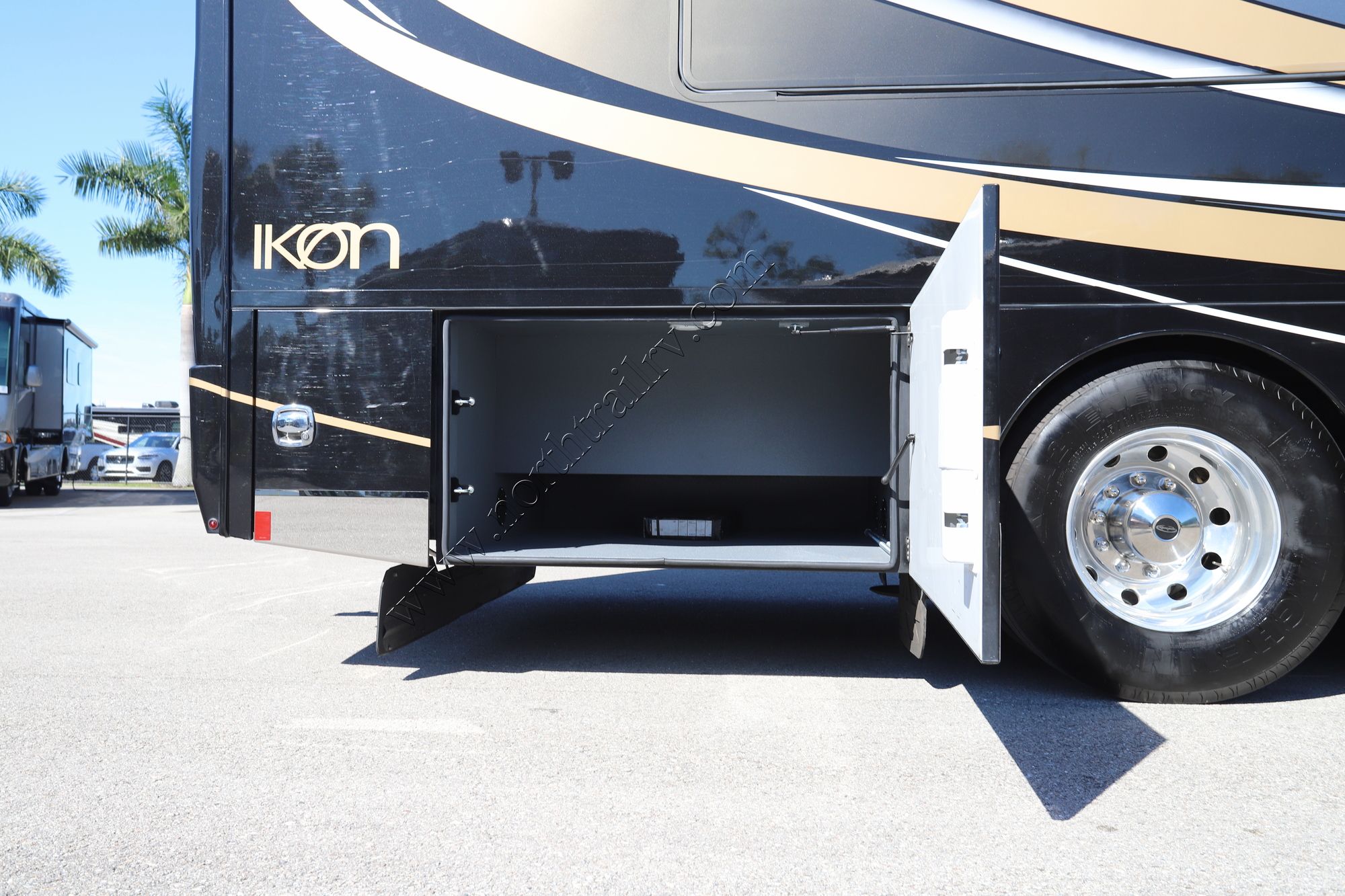 Used 2020 Renegade Rv Ikon 4534RX Super C  For Sale