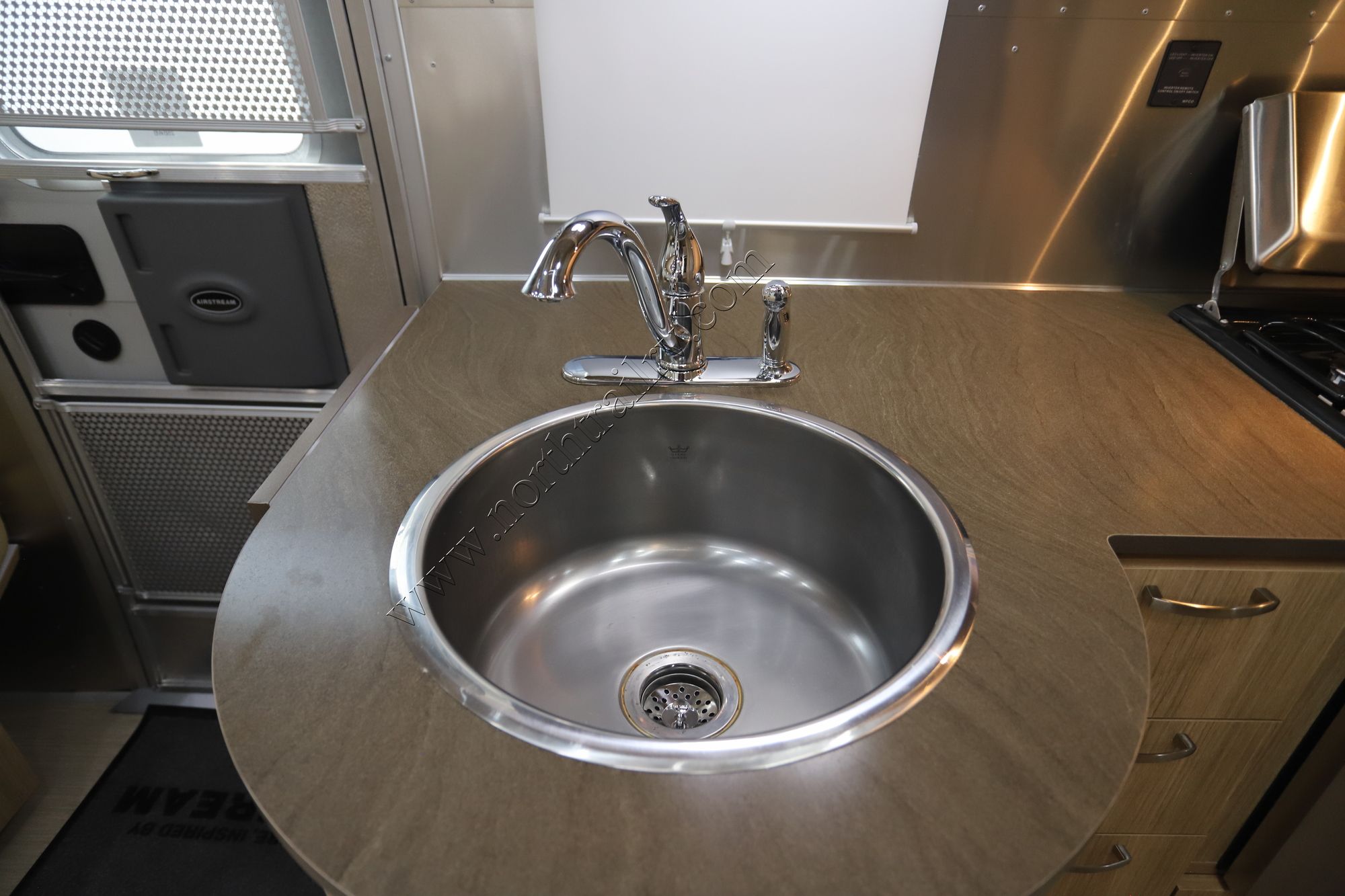 Used 2017 Airstream Flying Cloud 25BWB Travel Trailer  For Sale