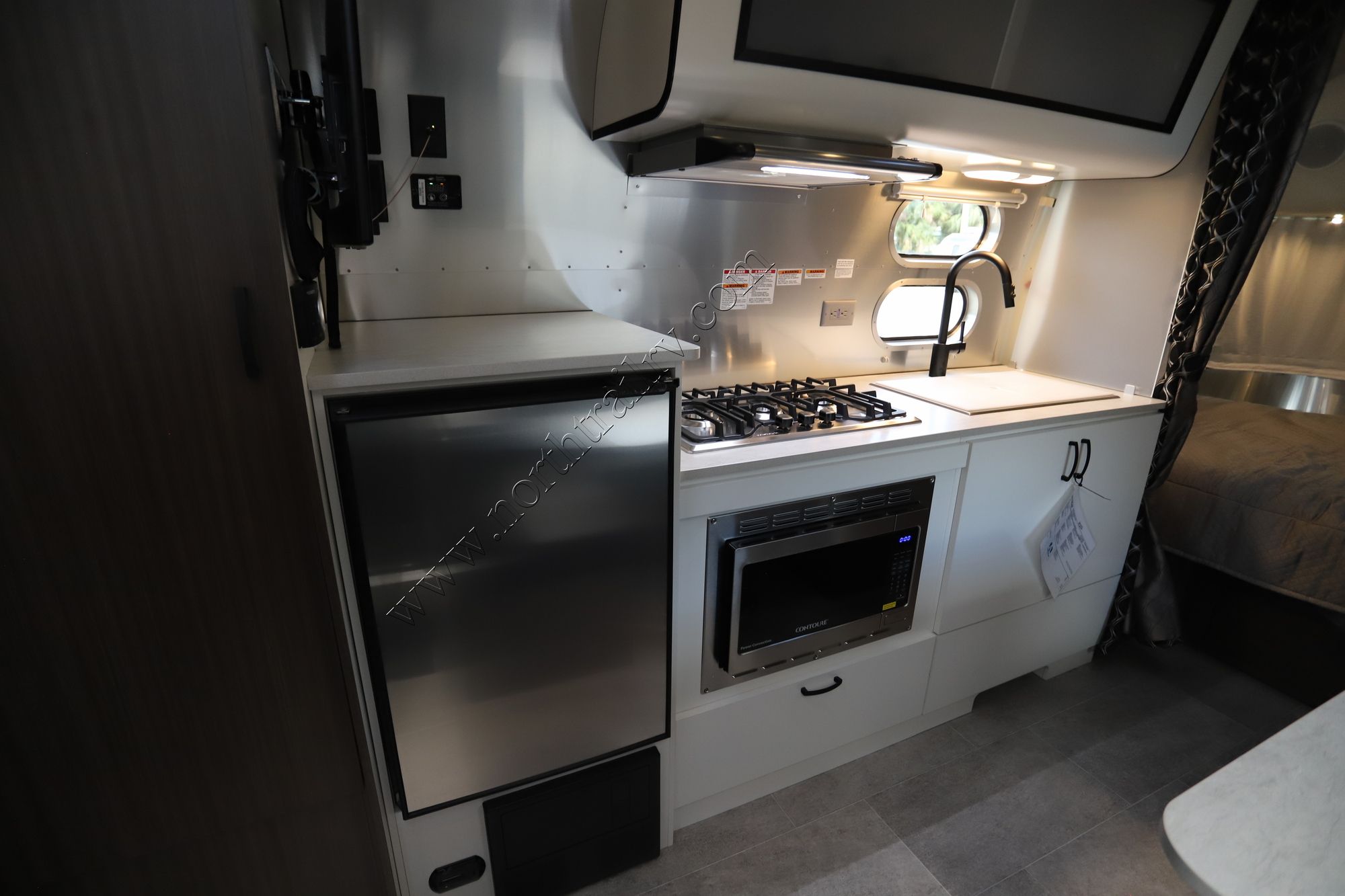 New 2022 Airstream Caravel 22FB Travel Trailer  For Sale