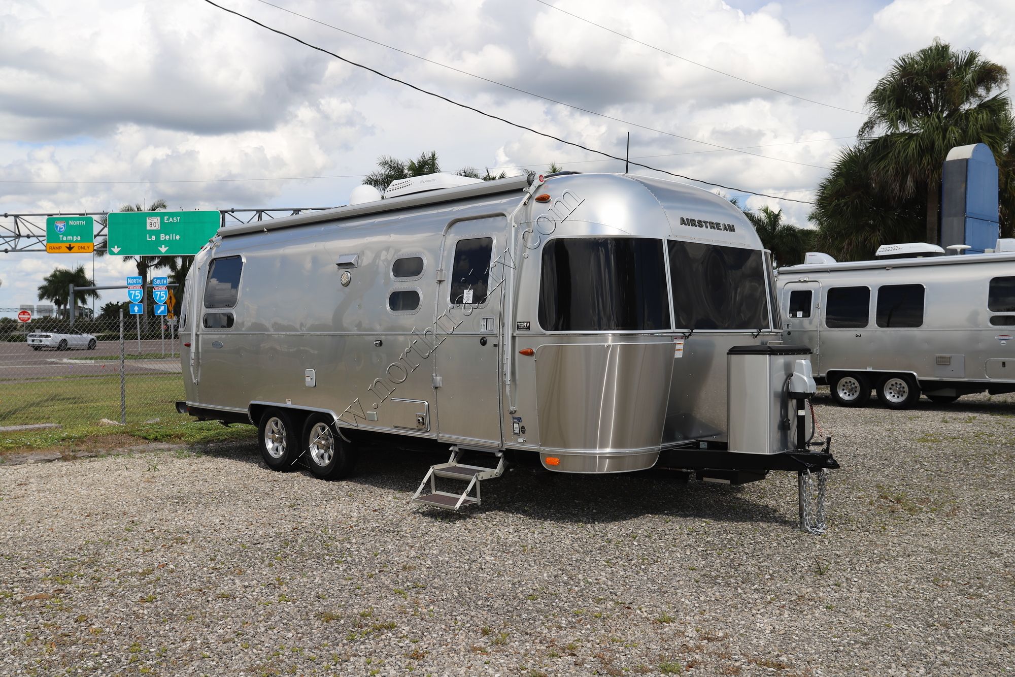 Used 2017 Airstream Flying Cloud 25BWB Travel Trailer  For Sale