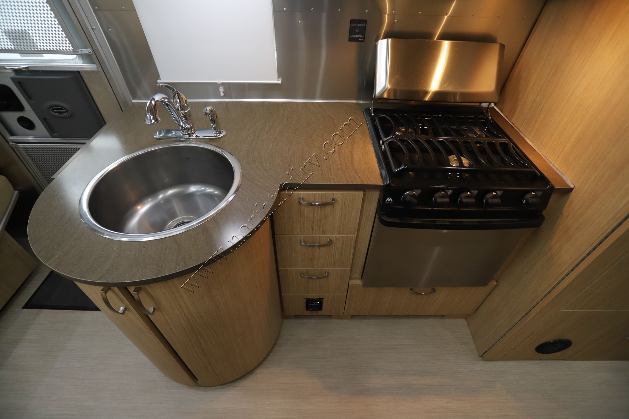 Used 2017 Airstream Flying Cloud 25BWB Travel Trailer  For Sale