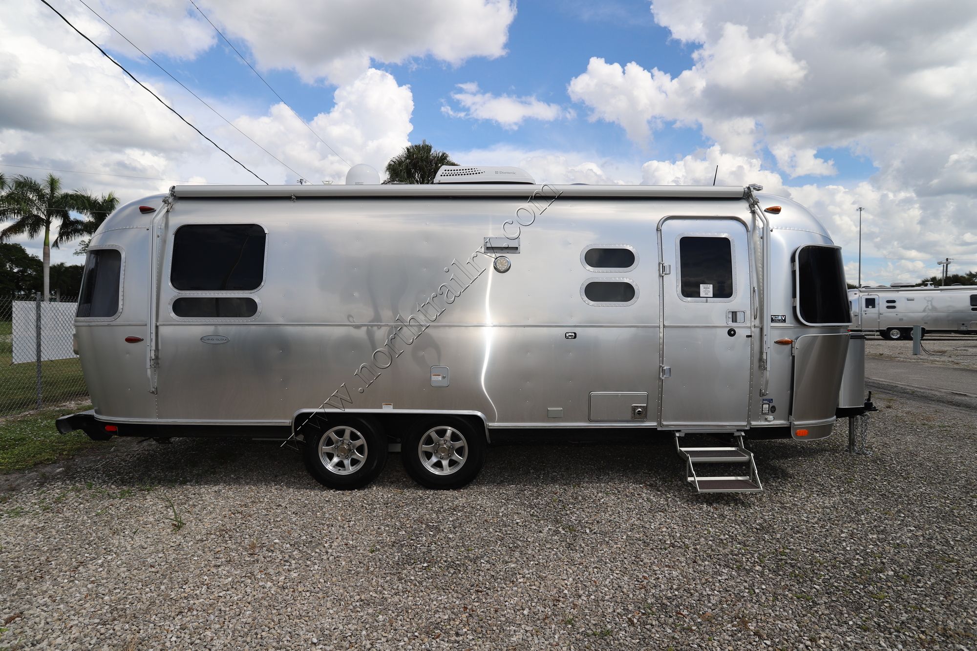 Used 2017 Airstream Flying Cloud 25BWB Travel Trailer  For Sale