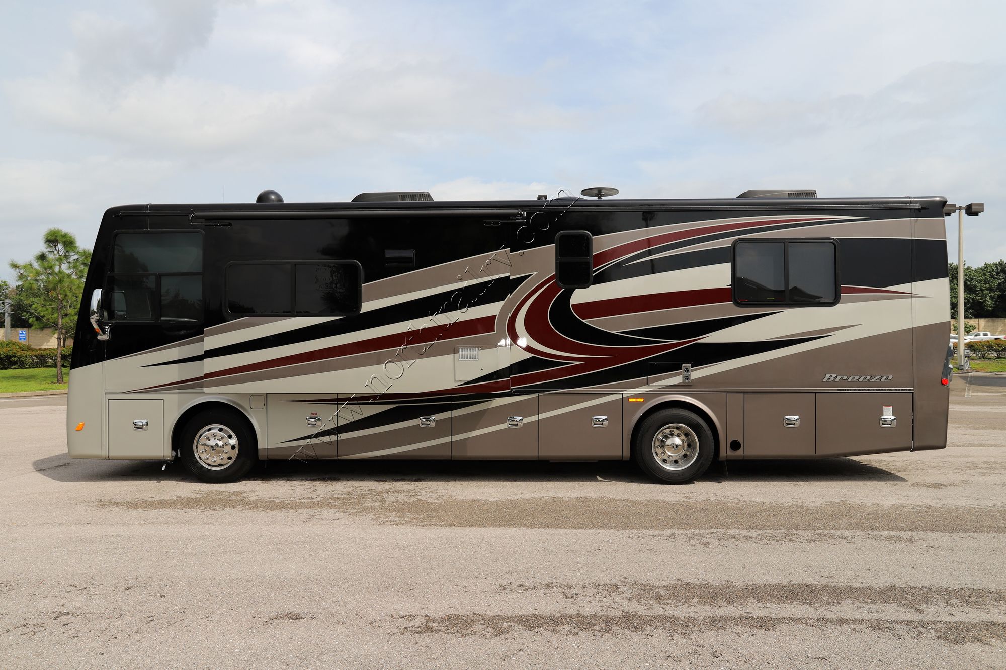 Used 2017 Tiffin Motor Homes Breeze 32BR Class A  For Sale