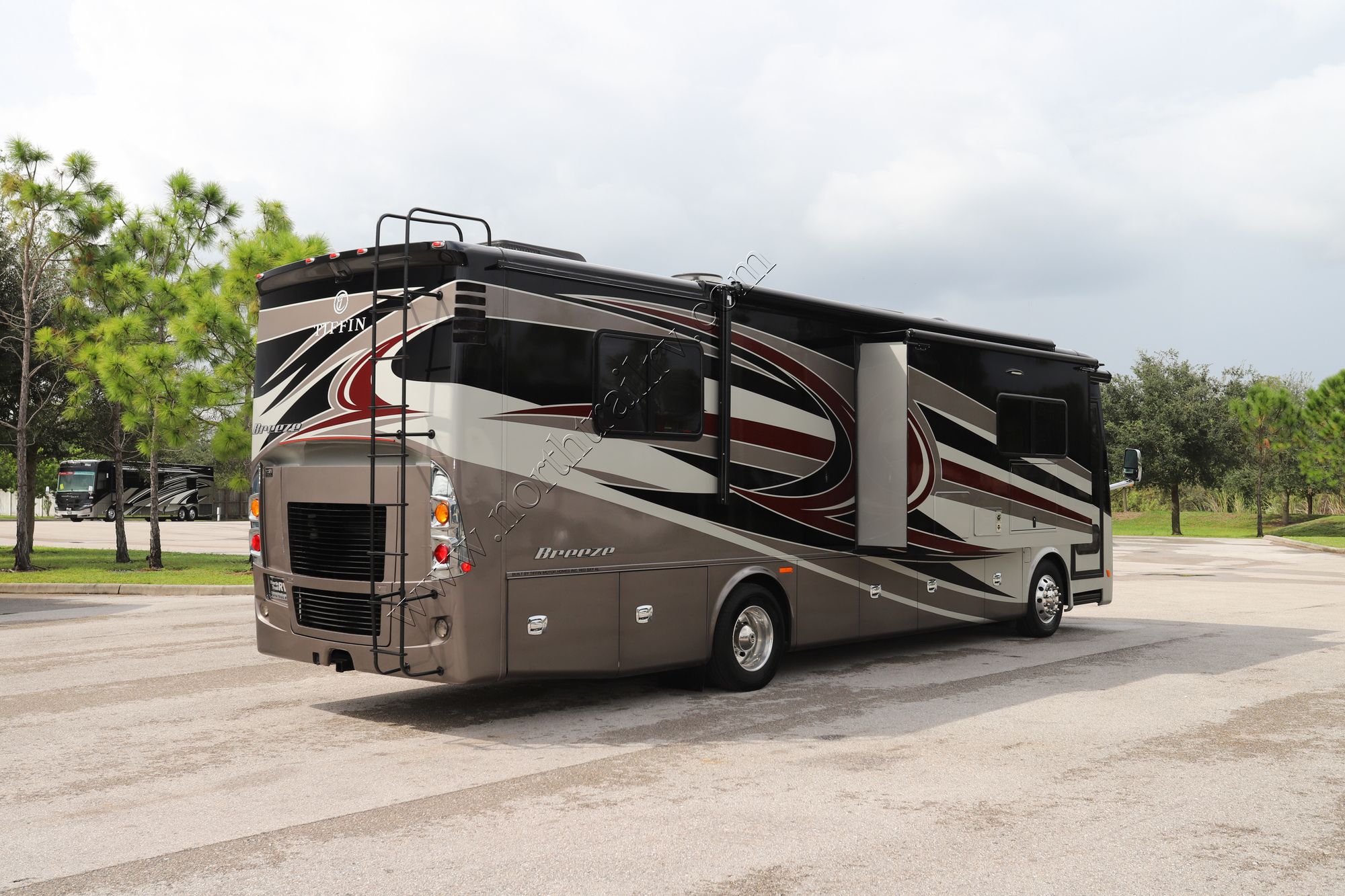 Used 2017 Tiffin Motor Homes Breeze 32BR Class A  For Sale