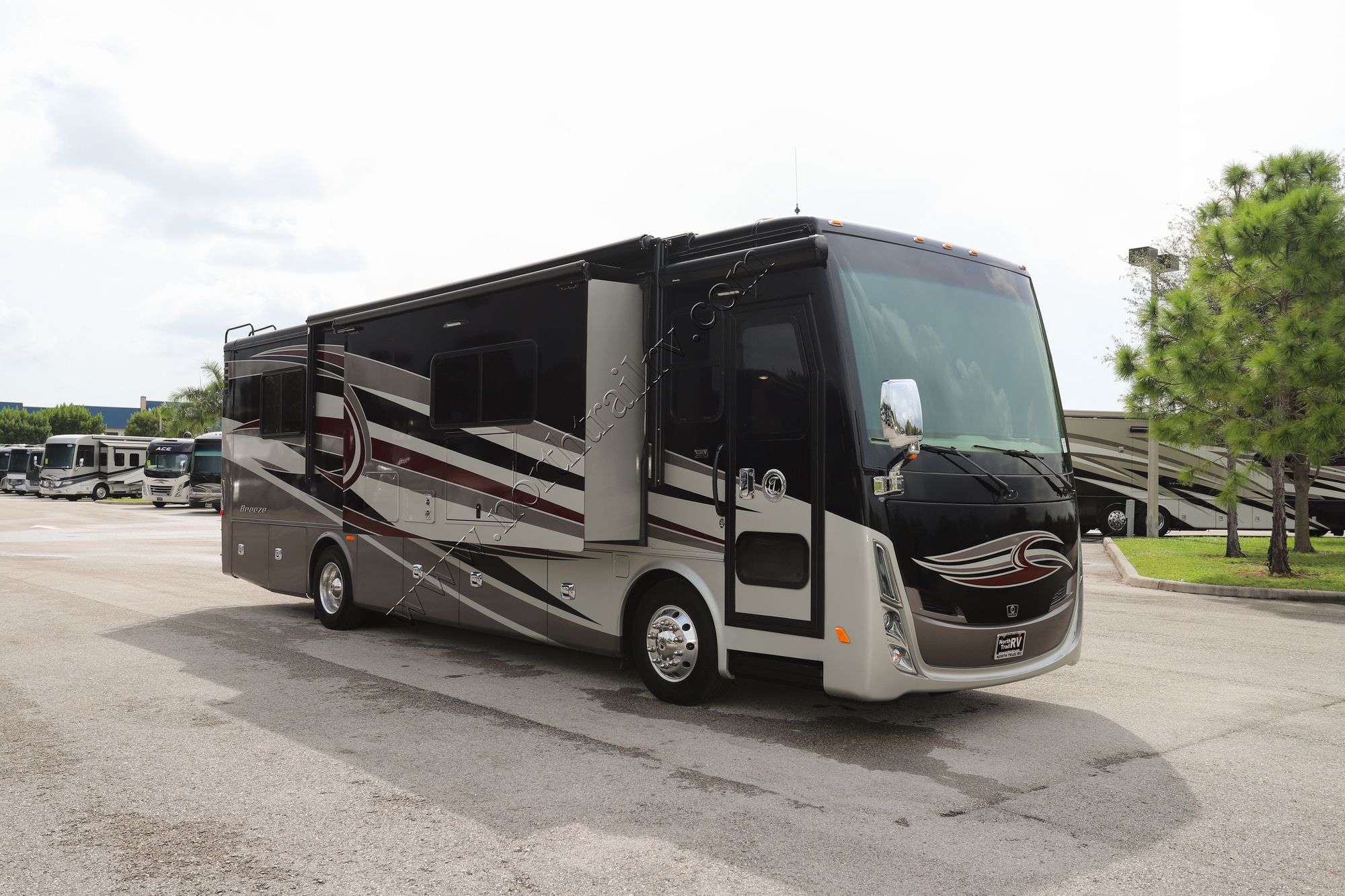 Used 2017 Tiffin Motor Homes Breeze 32BR Class A  For Sale