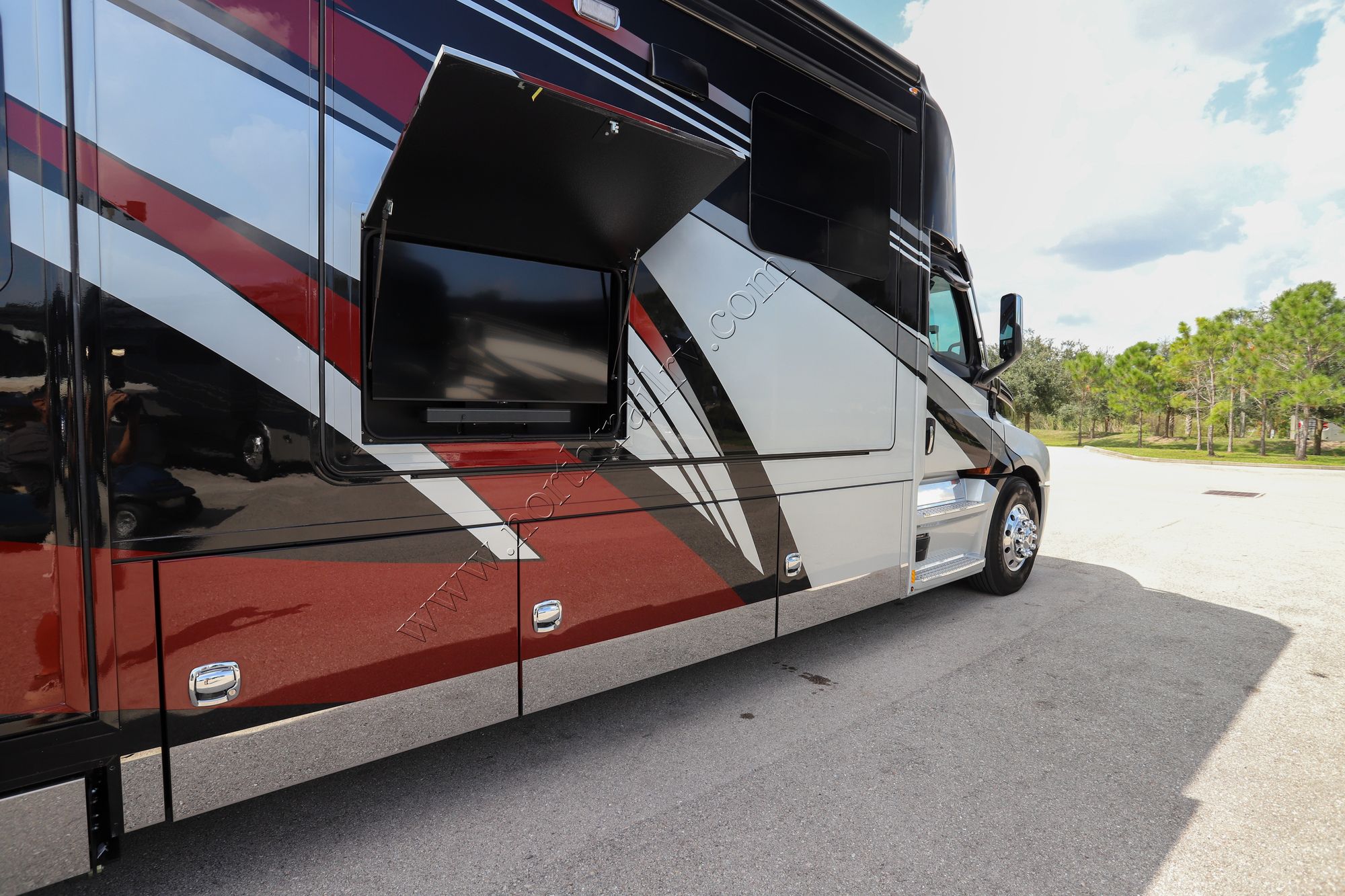 New 2022 Renegade Rv Ikon i4534RX Super C  For Sale