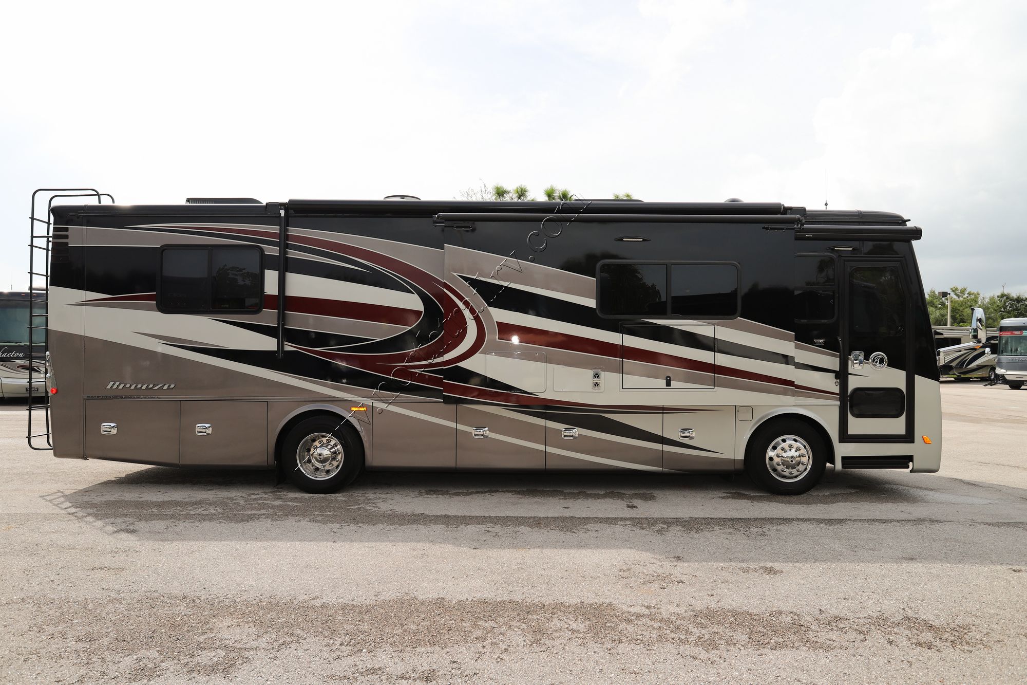 Used 2017 Tiffin Motor Homes Breeze 32BR Class A  For Sale