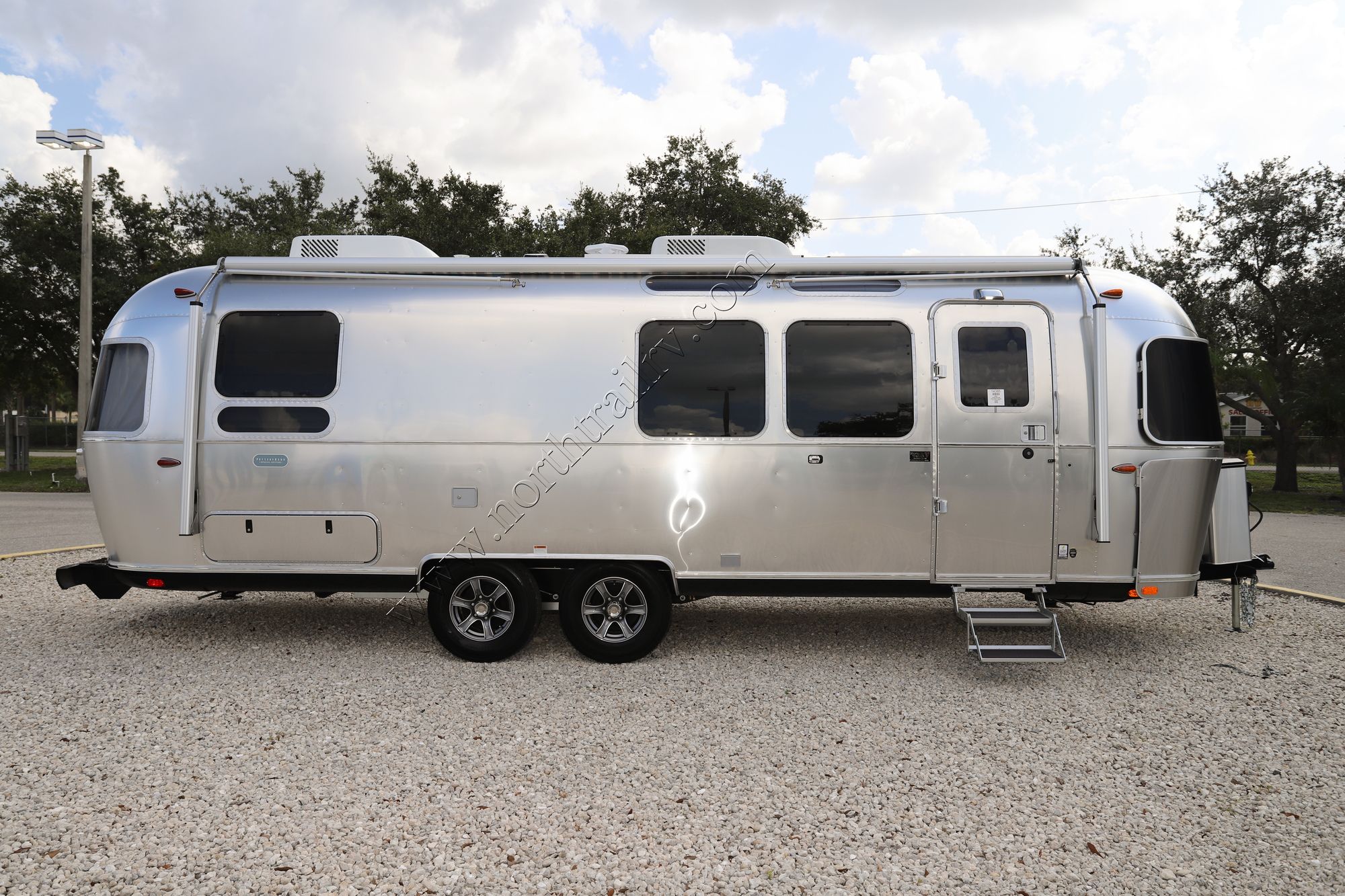 New 2022 Airstream Pottery Barn 28RB Travel Trailer  For Sale