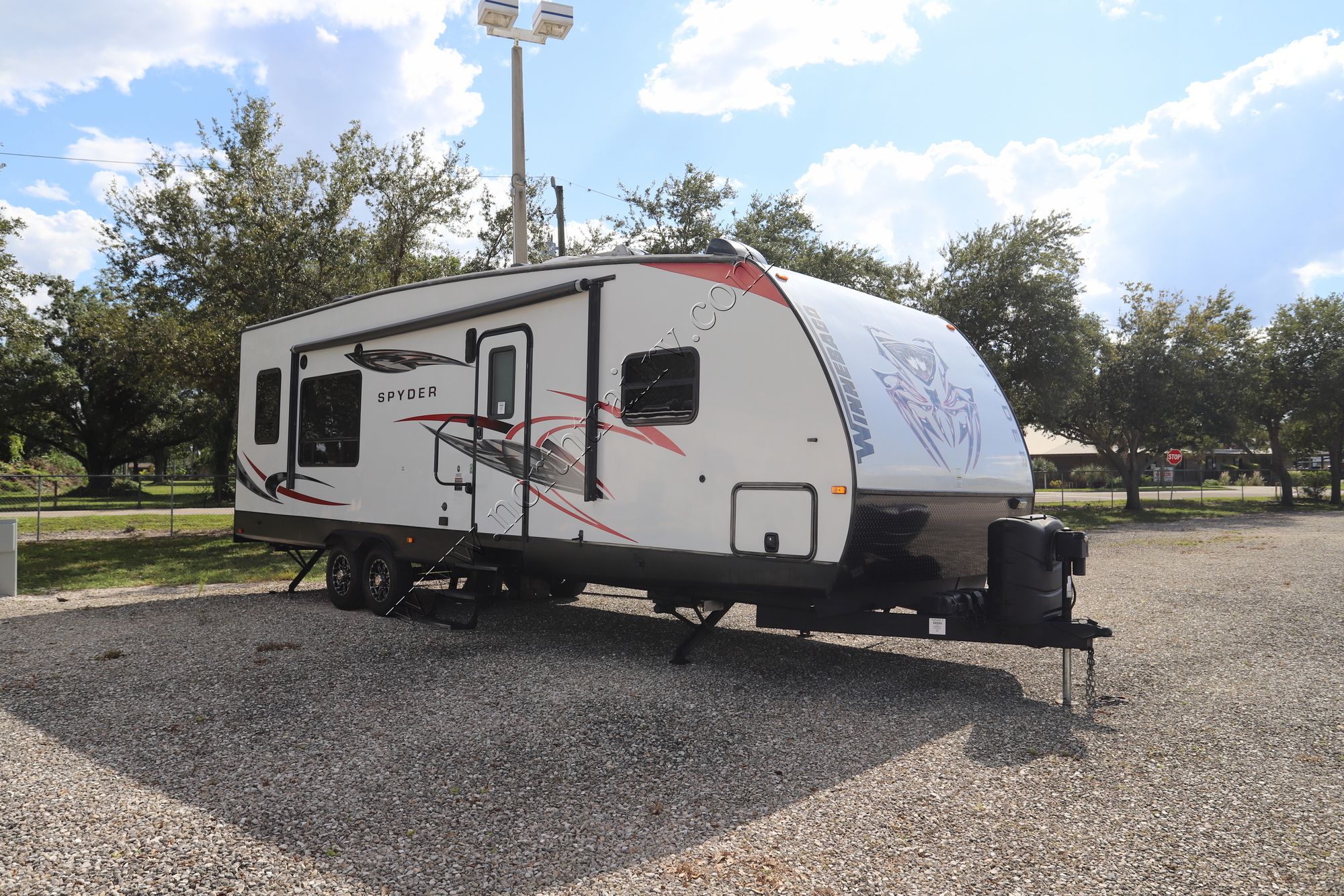 Used 2016 Winnebago Spyder 28C Travel Trailer  For Sale