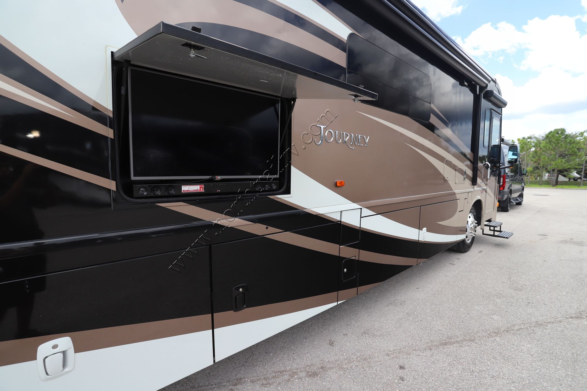 Used 2016 Winnebago Journey 40R Class A  For Sale