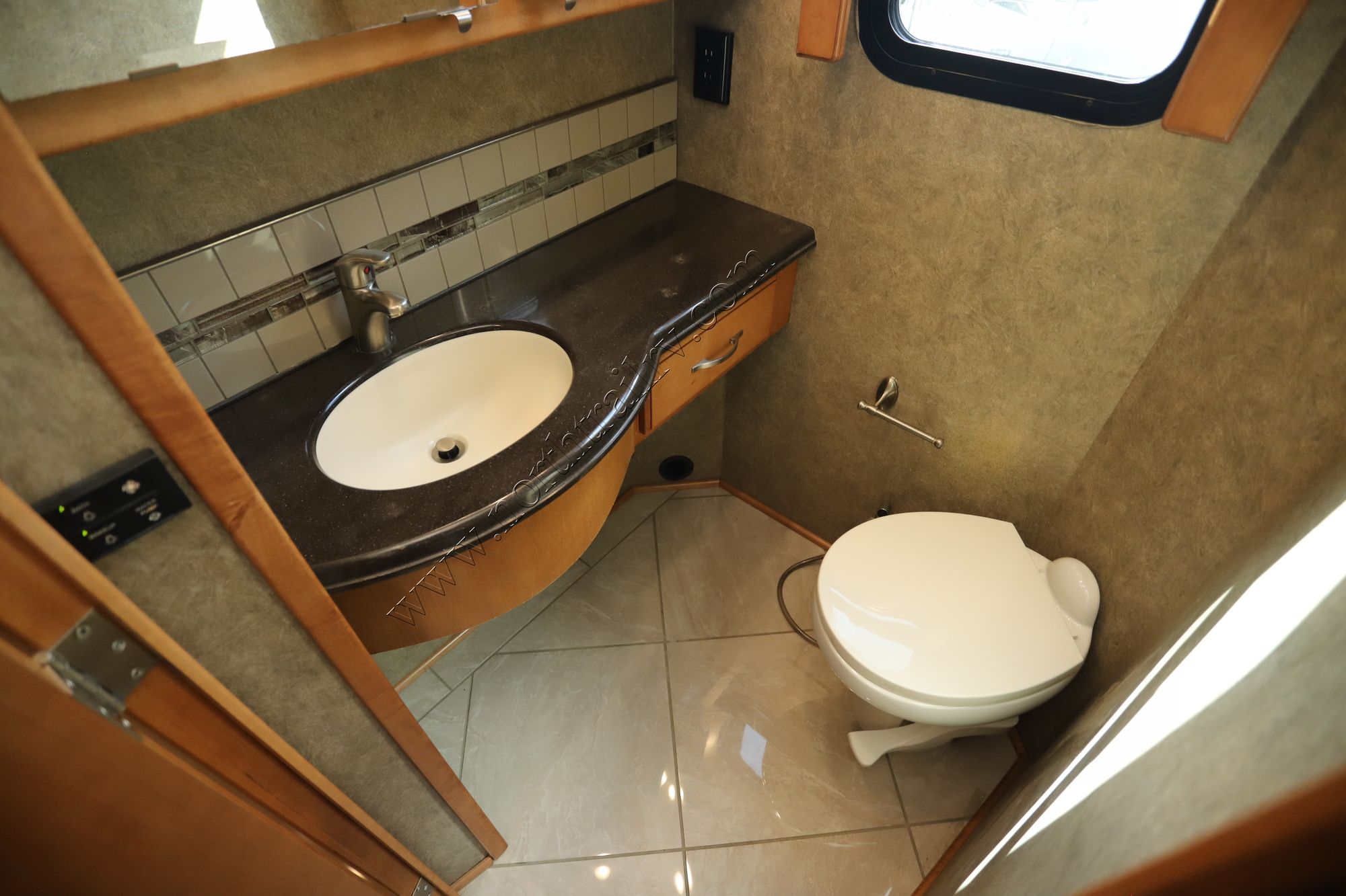 Used 2016 Winnebago Journey 40R Class A  For Sale