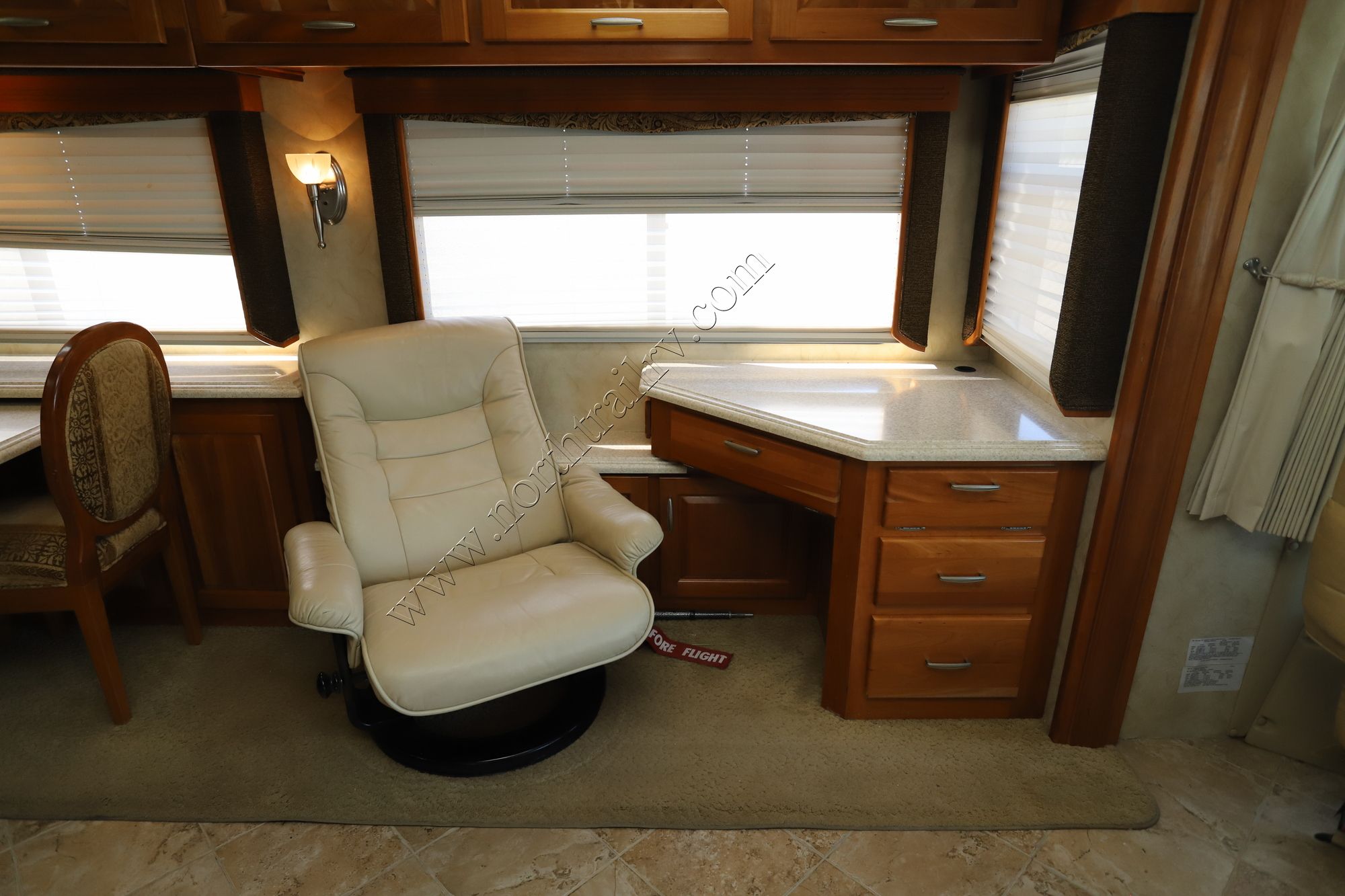 Used 2008 Monaco Camelot 42KFQ Class A  For Sale