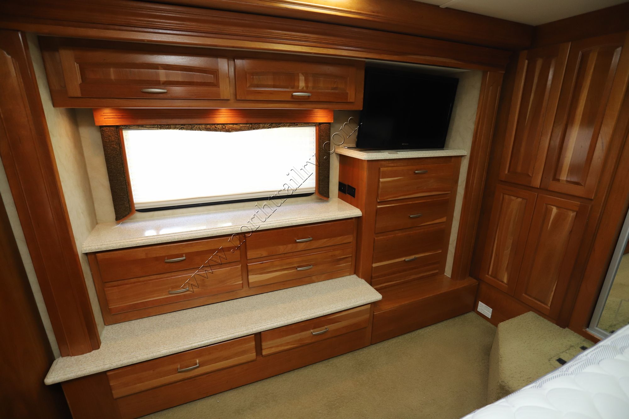 Used 2008 Monaco Camelot 42KFQ Class A  For Sale