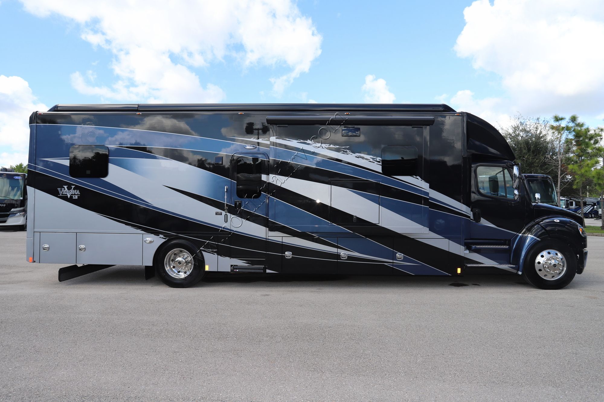 Used 2021 Renegade Rv Verona Le 38LDG Super C  For Sale