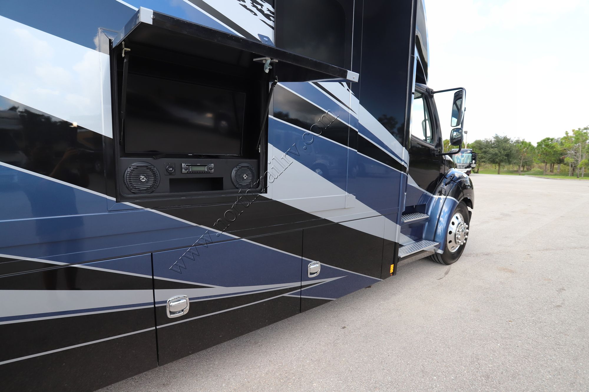 Used 2021 Renegade Rv Verona Le 38LDG Super C  For Sale