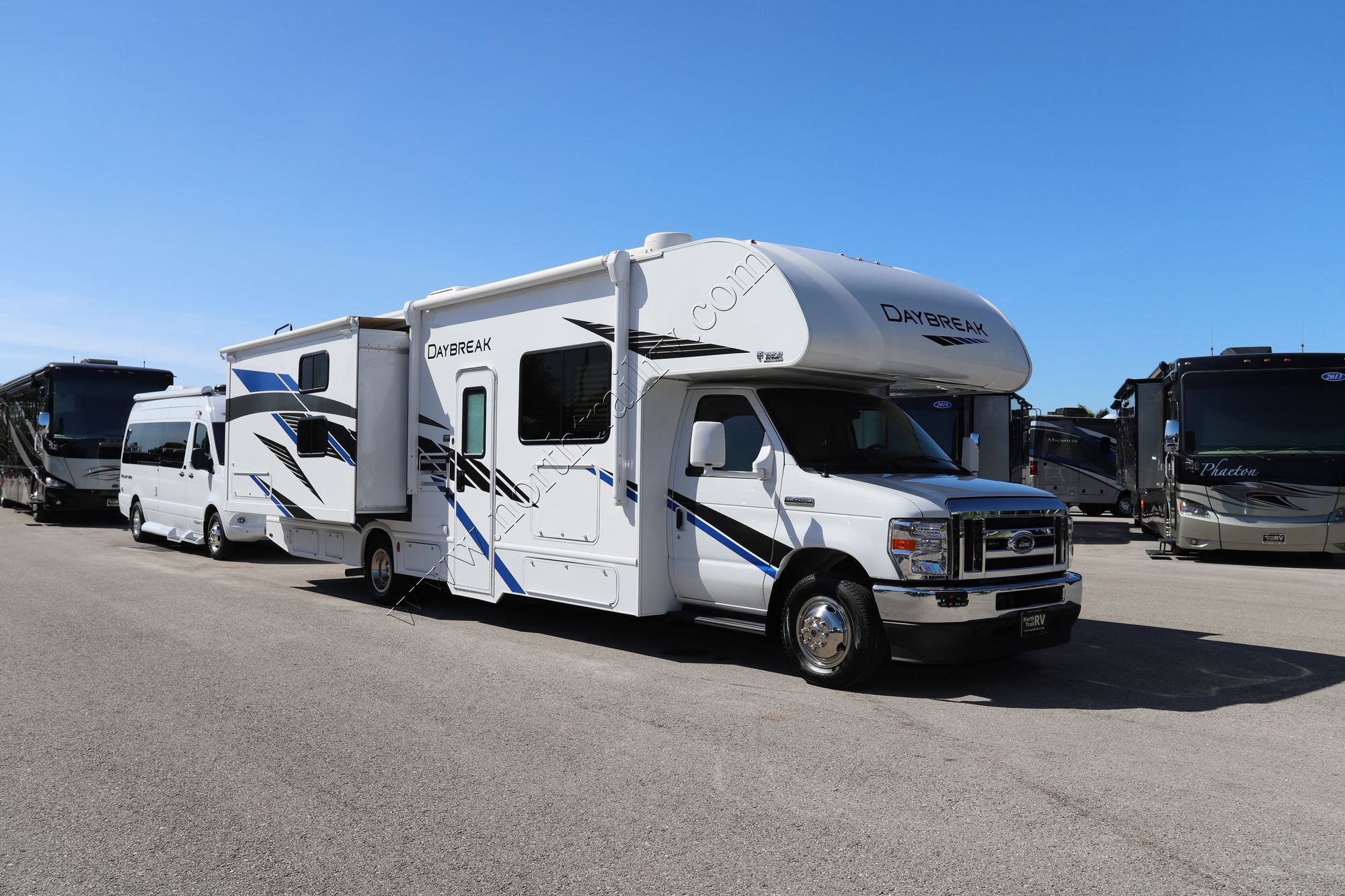 Used 2021 Thor Daybreak 30DB Class C  For Sale