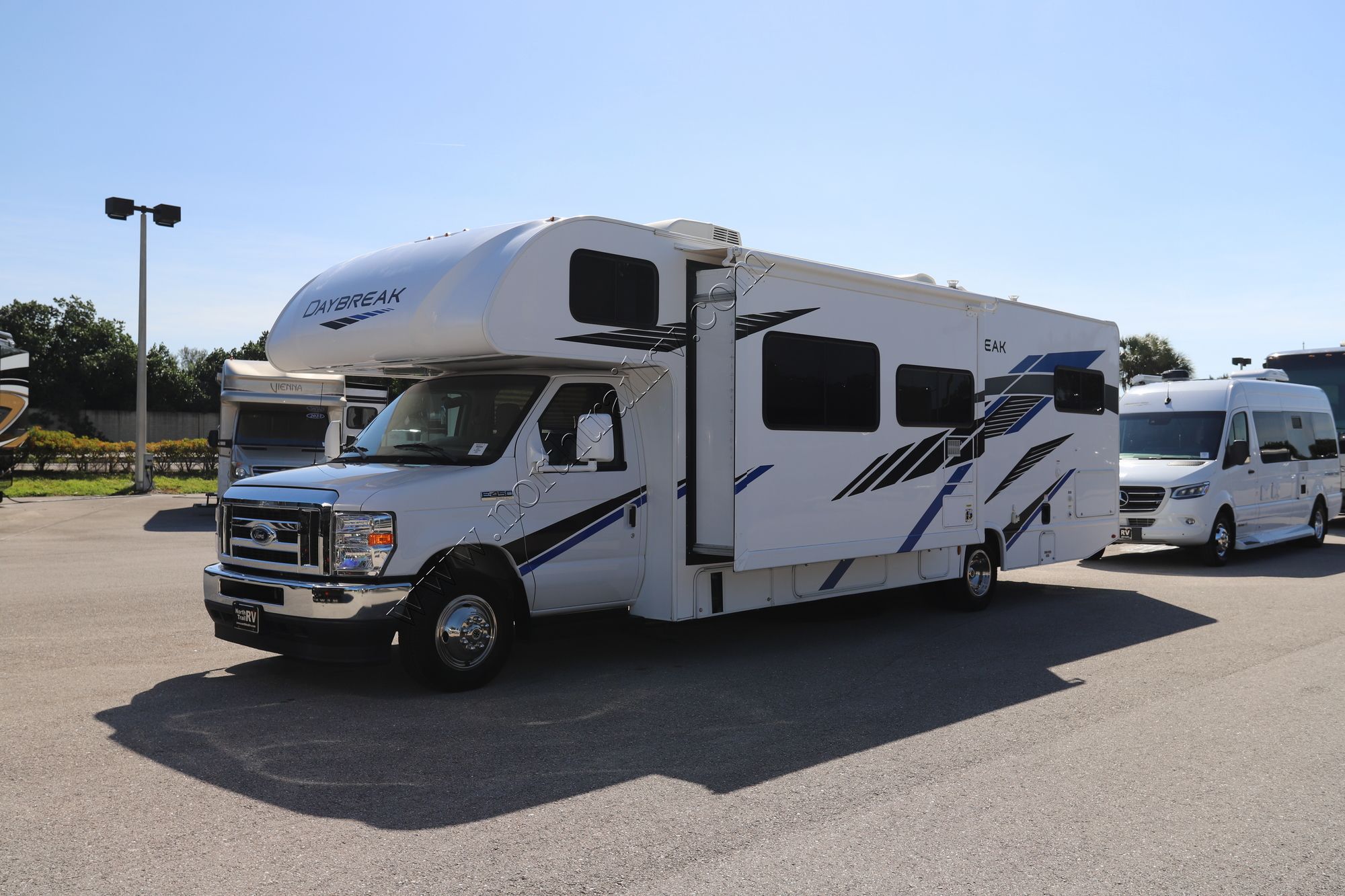 Used 2021 Thor Daybreak 30DB Class C  For Sale