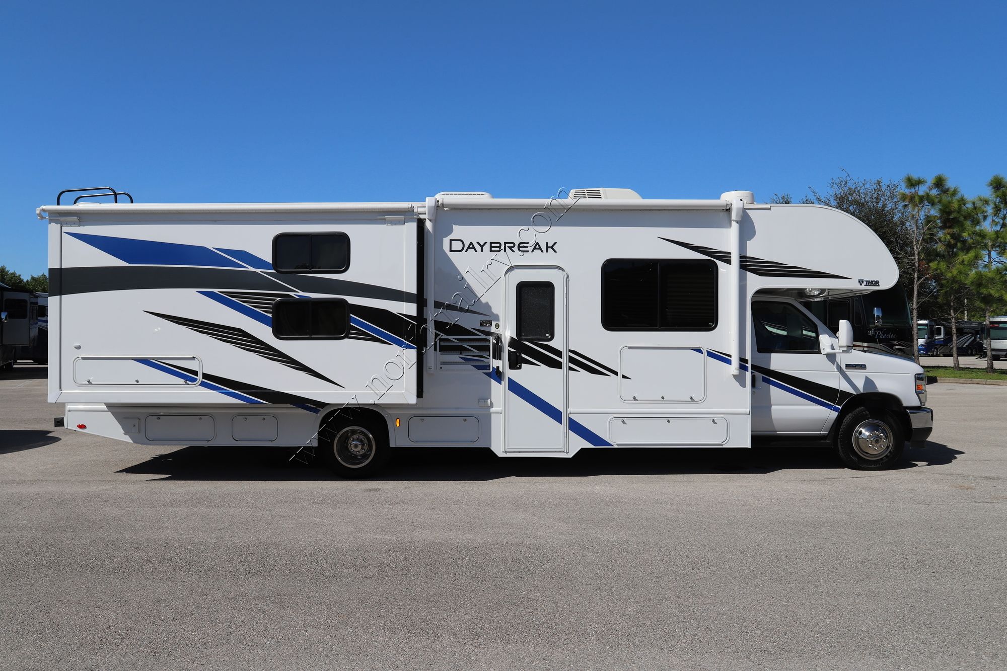 Used 2021 Thor Daybreak 30DB Class C  For Sale