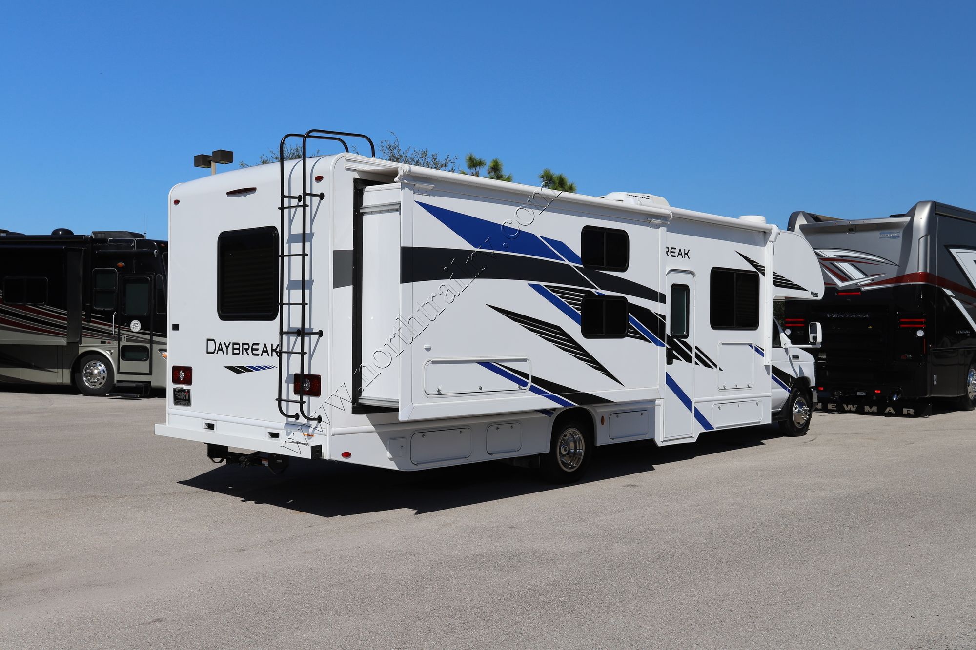 Used 2021 Thor Daybreak 30DB Class C  For Sale