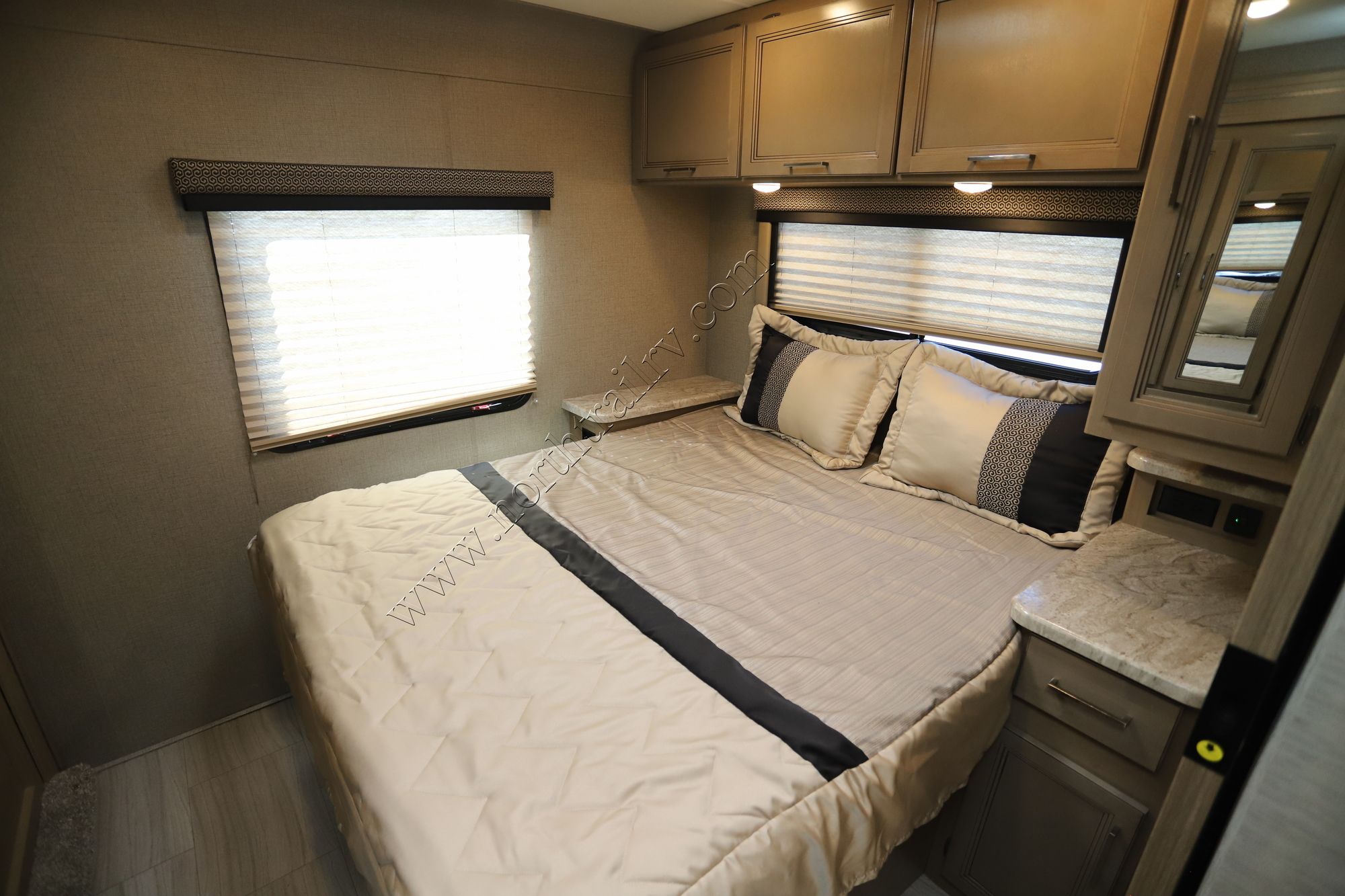 Used 2021 Thor Daybreak 30DB Class C  For Sale