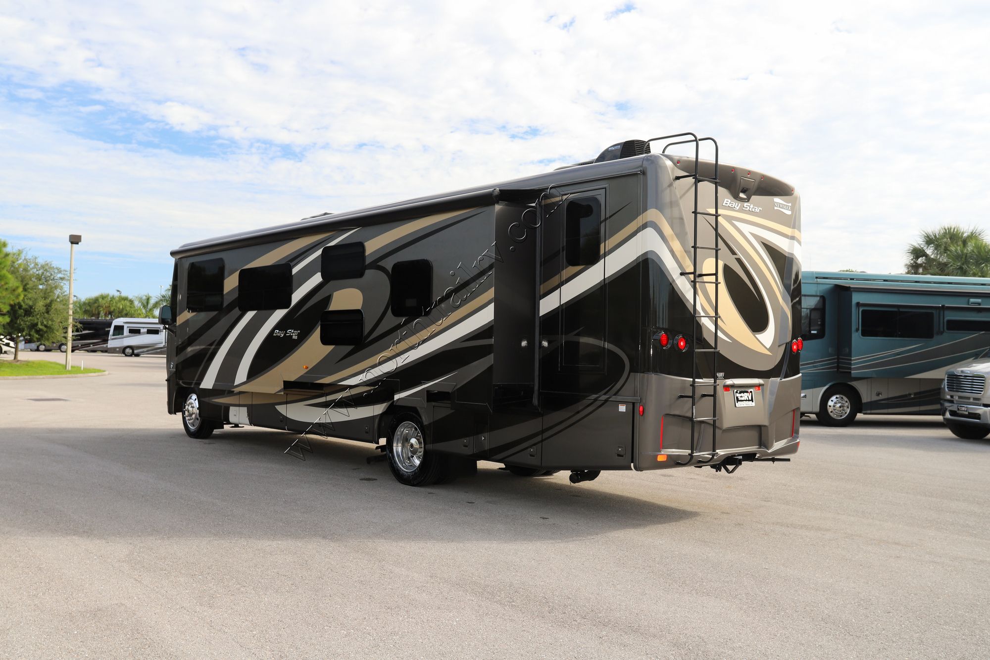 Used 2021 Newmar Bay Star 3616 Class A  For Sale