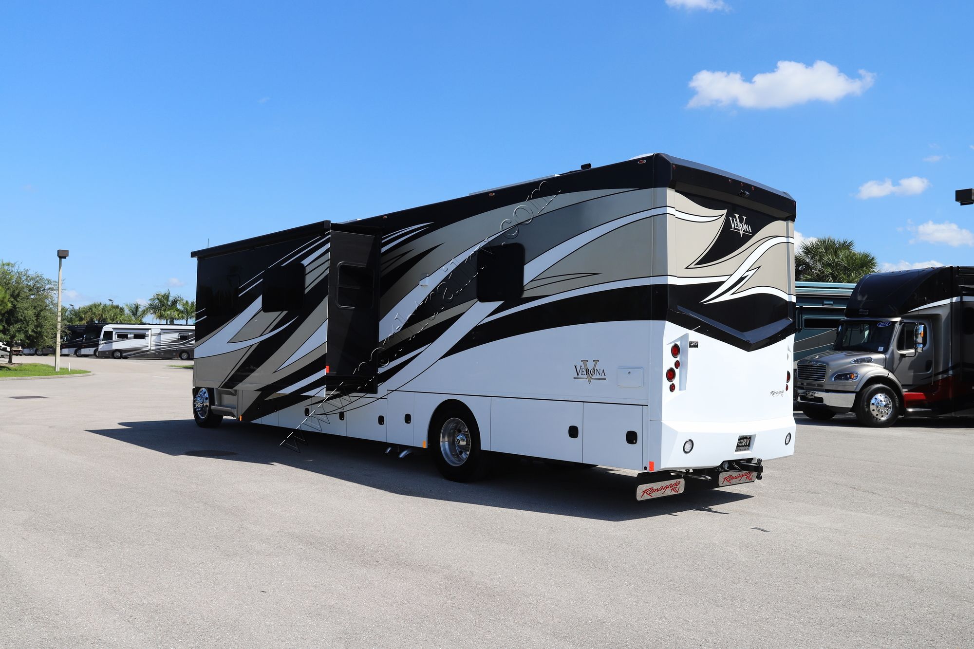 New 2022 Renegade Rv Verona 40VRB Super C  For Sale