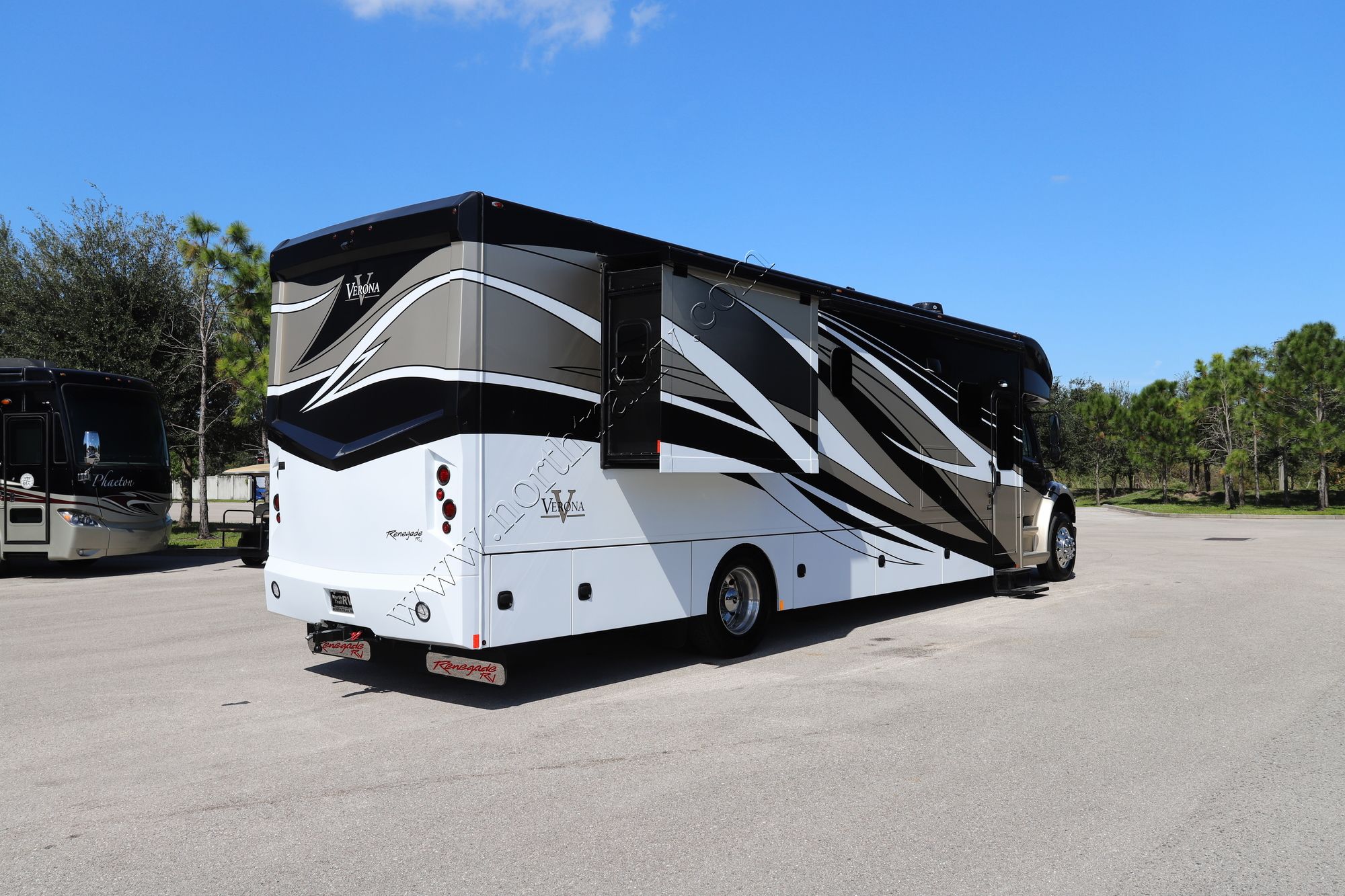 New 2022 Renegade Rv Verona 40VRB Super C  For Sale