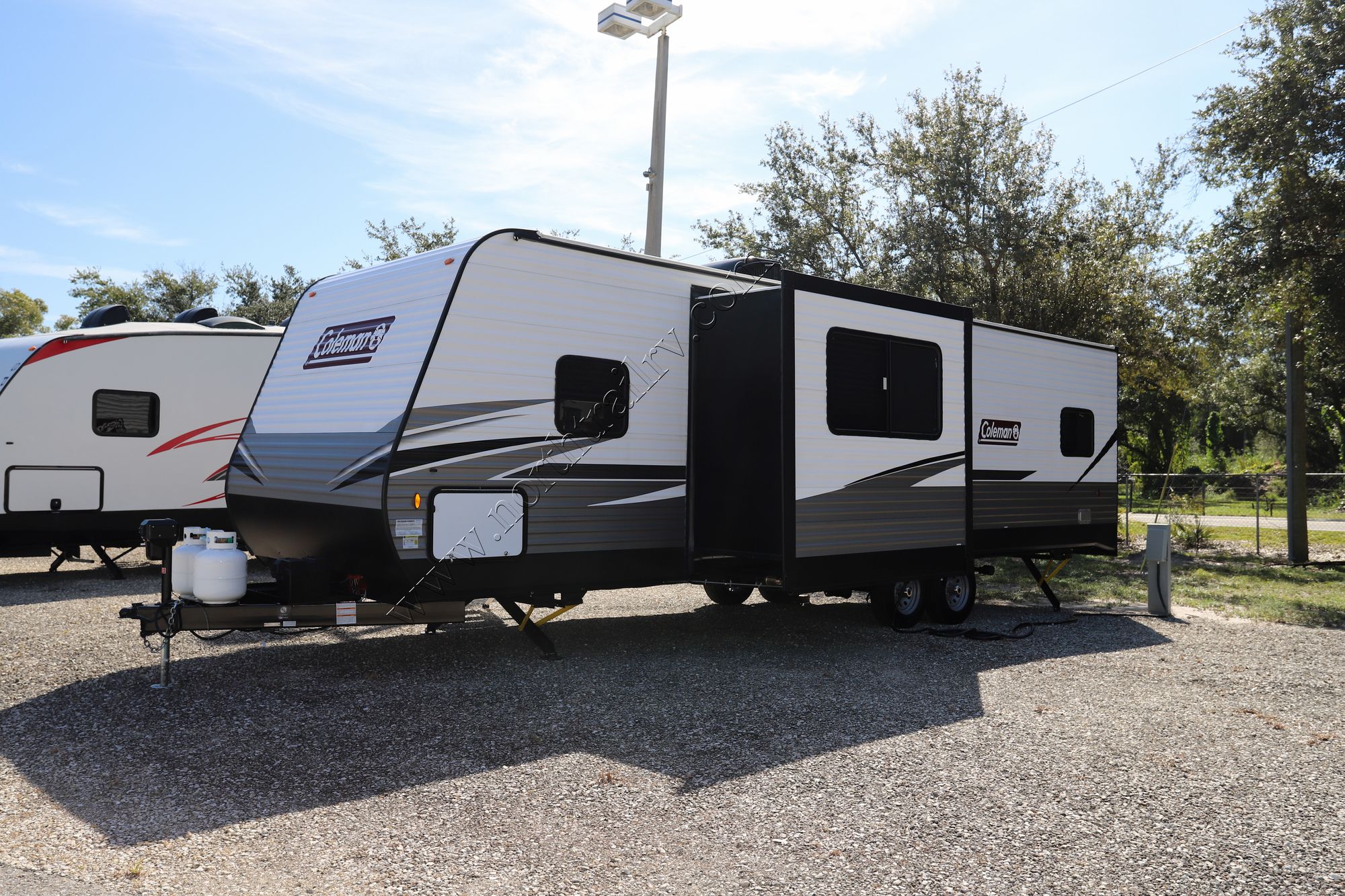 Used 2021 Coleman Lantern 300TQ Travel Trailer  For Sale