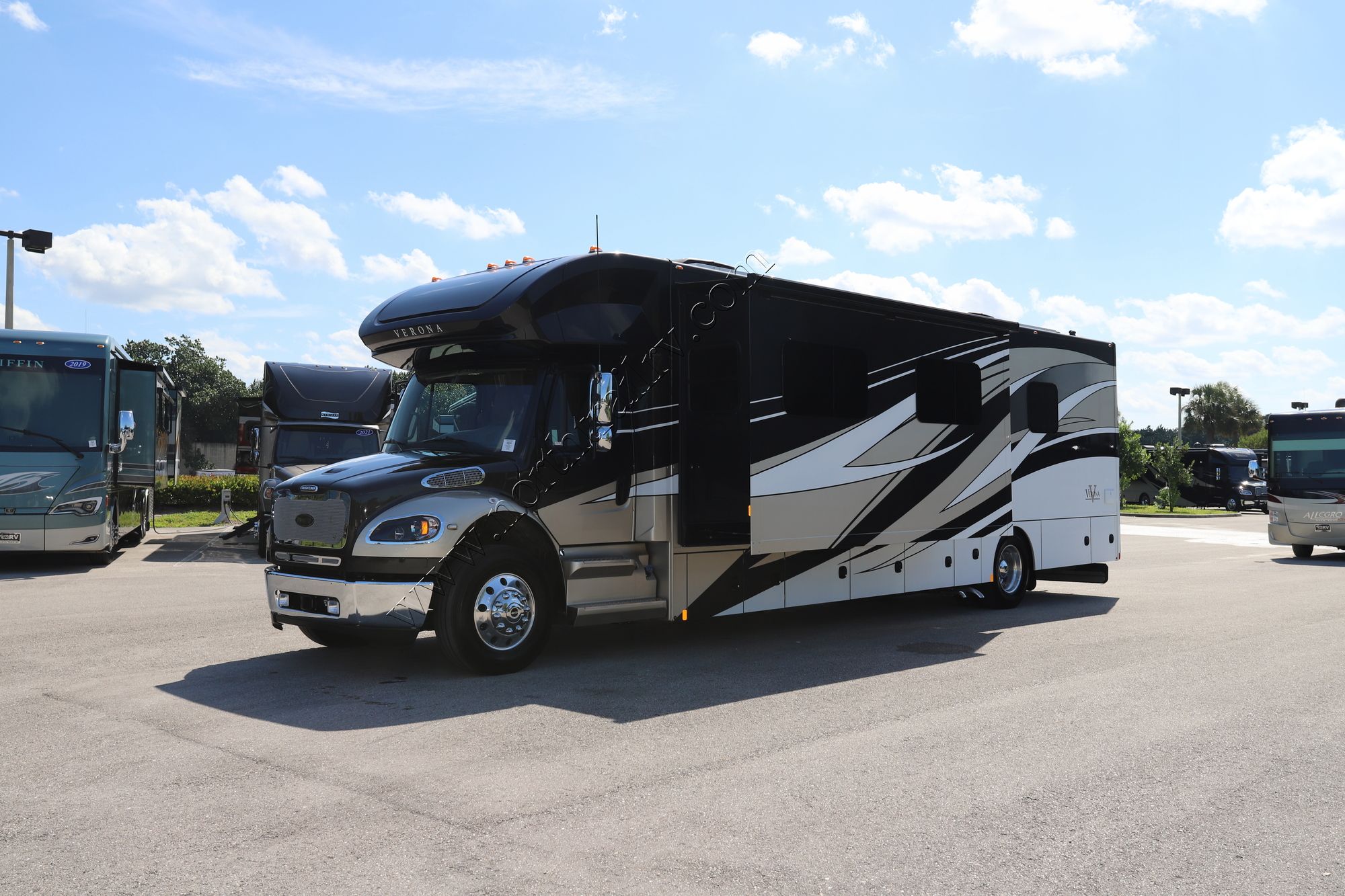 New 2022 Renegade Rv Verona 40VRB Super C  For Sale