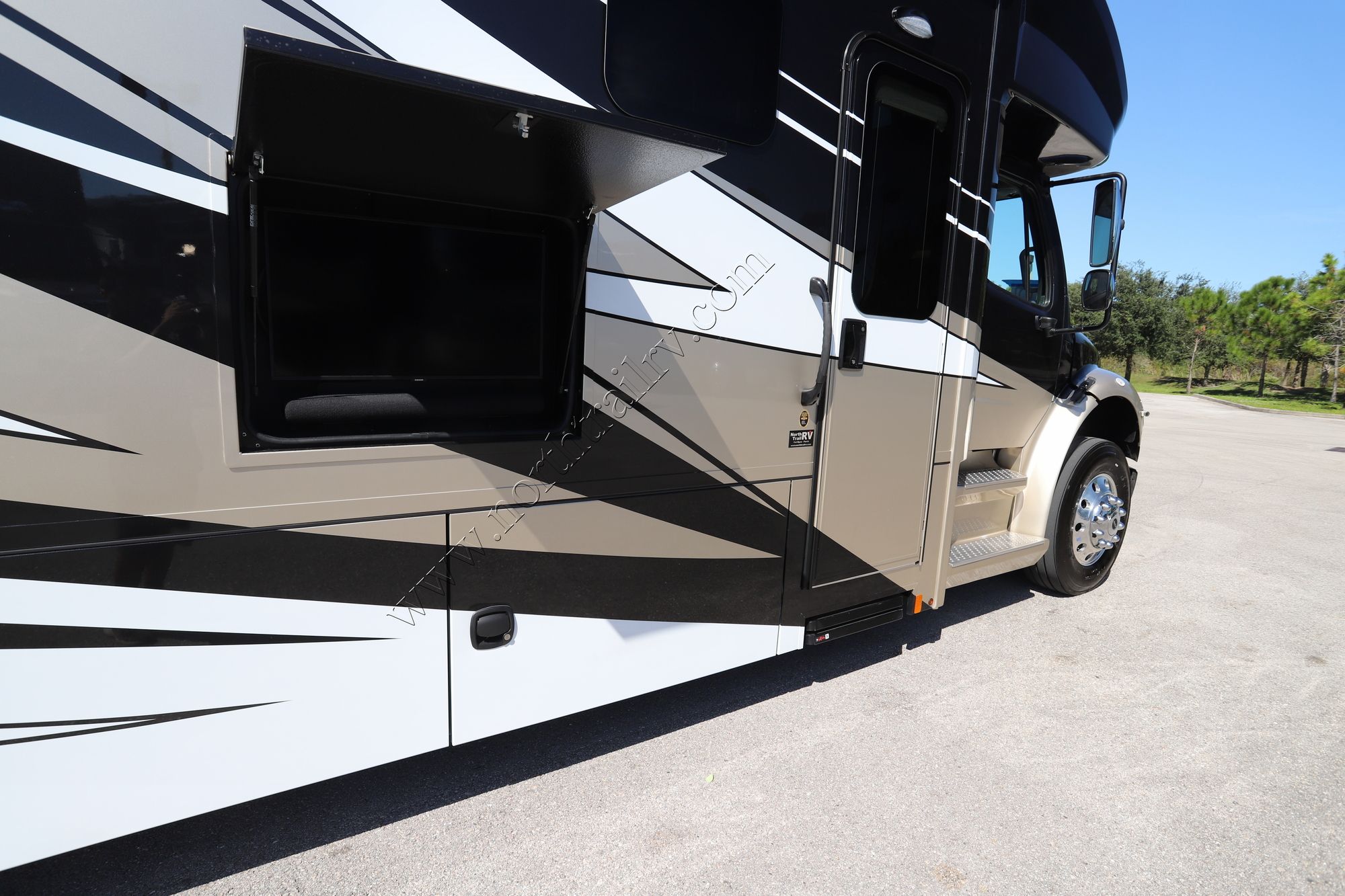 New 2022 Renegade Rv Verona 40VRB Super C  For Sale