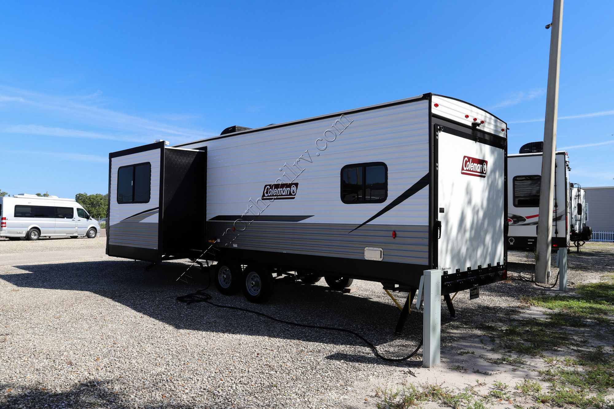 Used 2021 Coleman Lantern 300TQ Travel Trailer  For Sale