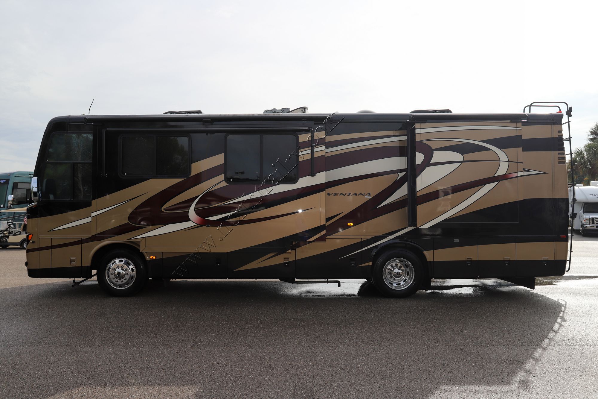 Used 2013 Newmar Ventana 3433 Class A  For Sale