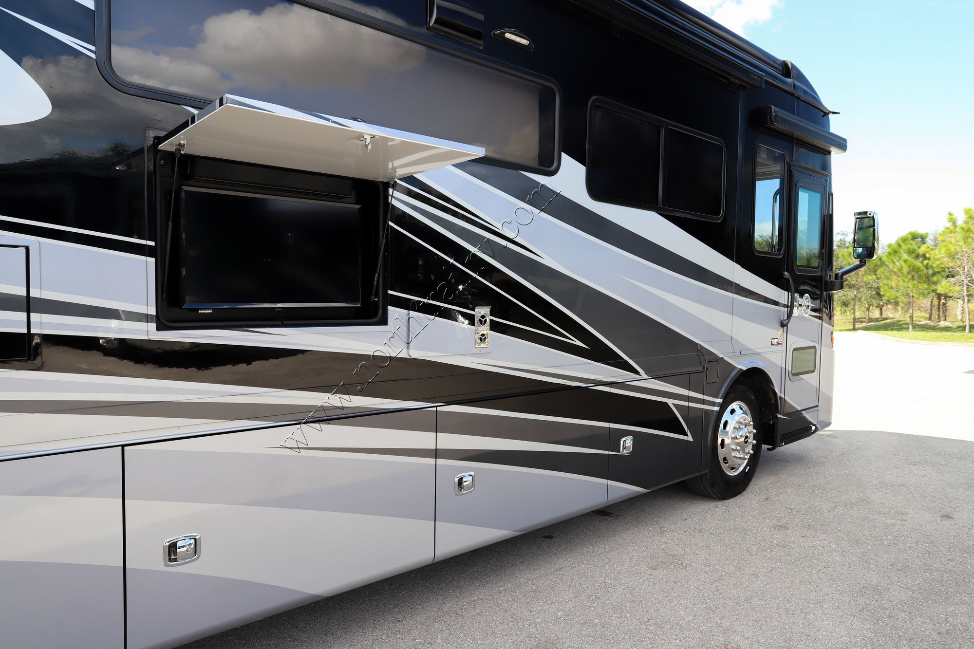 New 2022 Tiffin Motor Homes Allegro Red 37PA Class A  For Sale